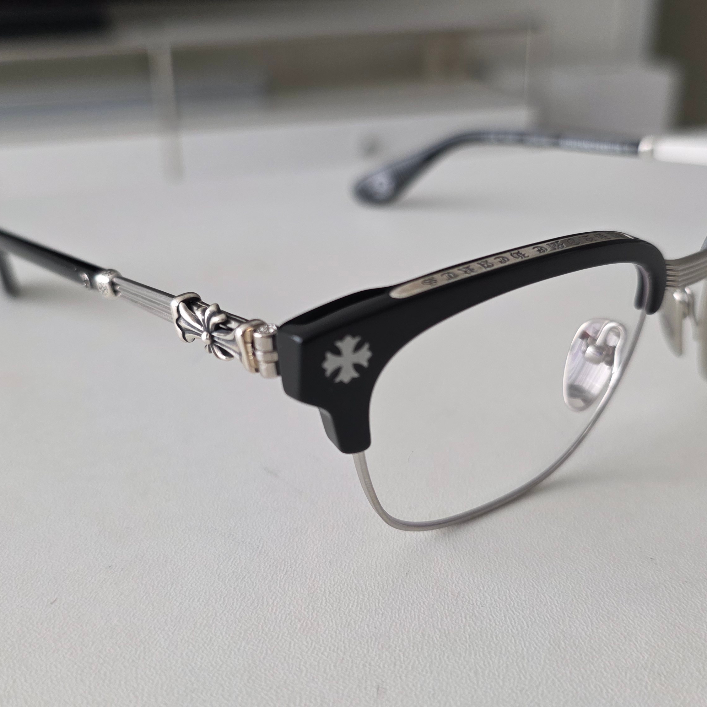 Chrome Hearts Bonennoisseur II Black Brushed Silver 착용 스타일