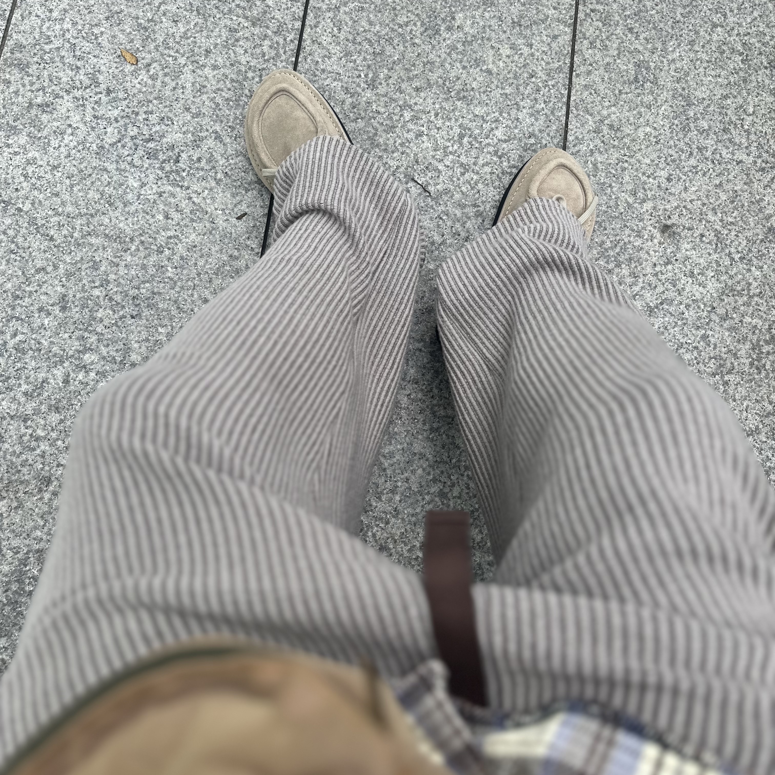 Ancellm Damaged Flannel Check Shirt Ivory Black, Loewe Faro Lace-Up In Suede Sand 착용 스타일 - 2