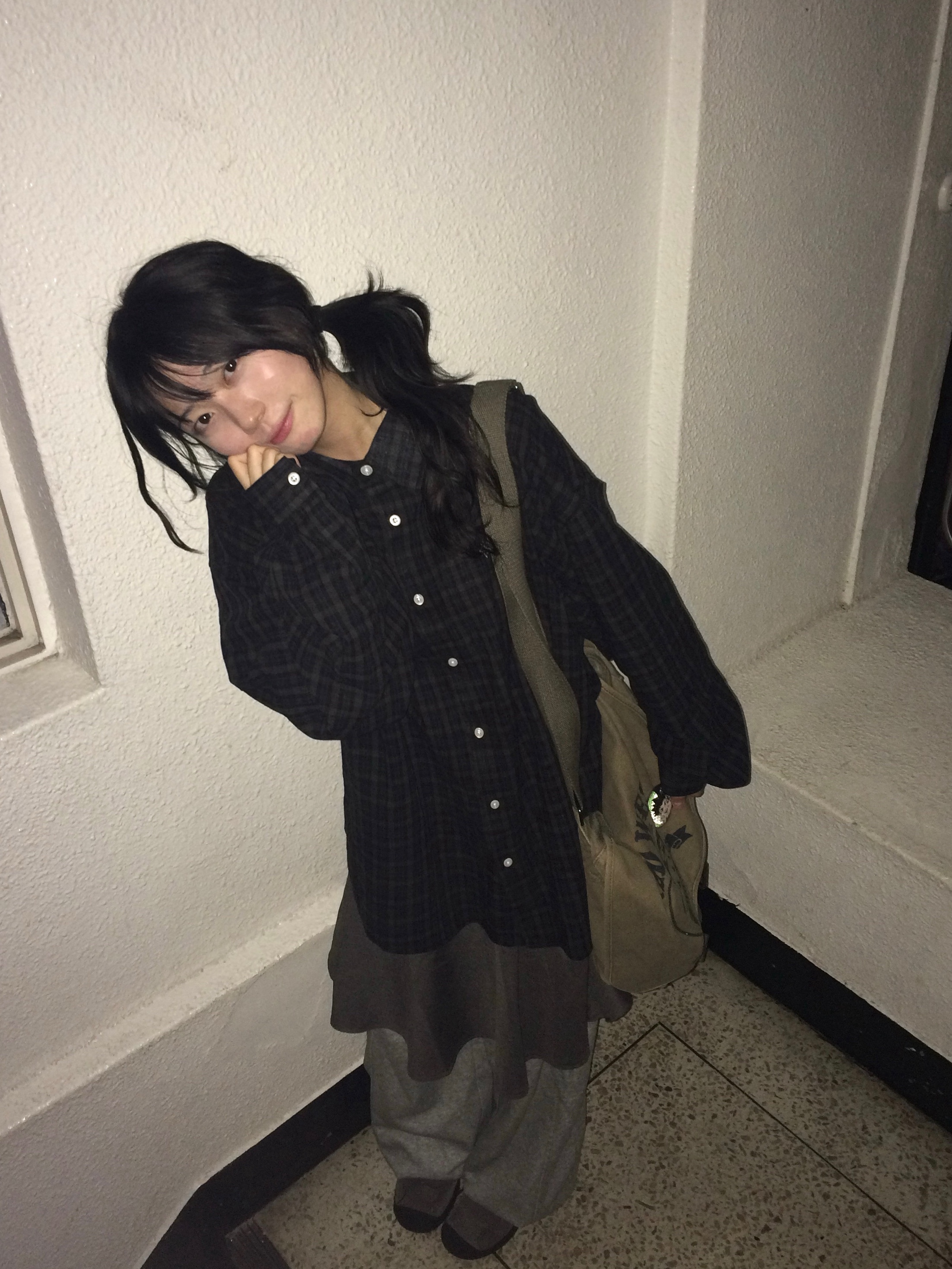 SLOW RECORD HOUSE Vintage Check Shirt Black 착용 스타일 - 1