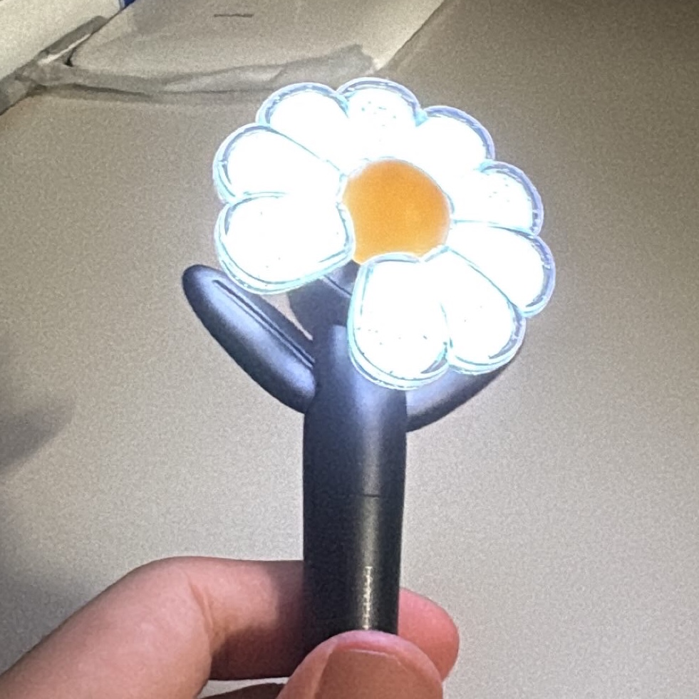 G-DRAGON Ubermensch Official Mini Light Keyring 착용 스타일