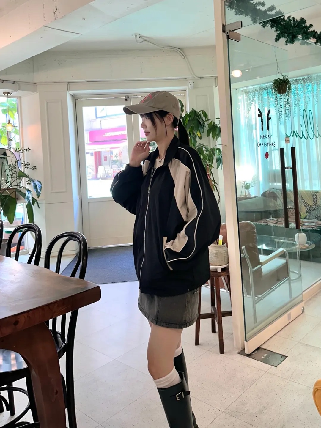 SLOW RECORD HOUSE Piping Line Windbreaker Navy 착용 스타일 - 10