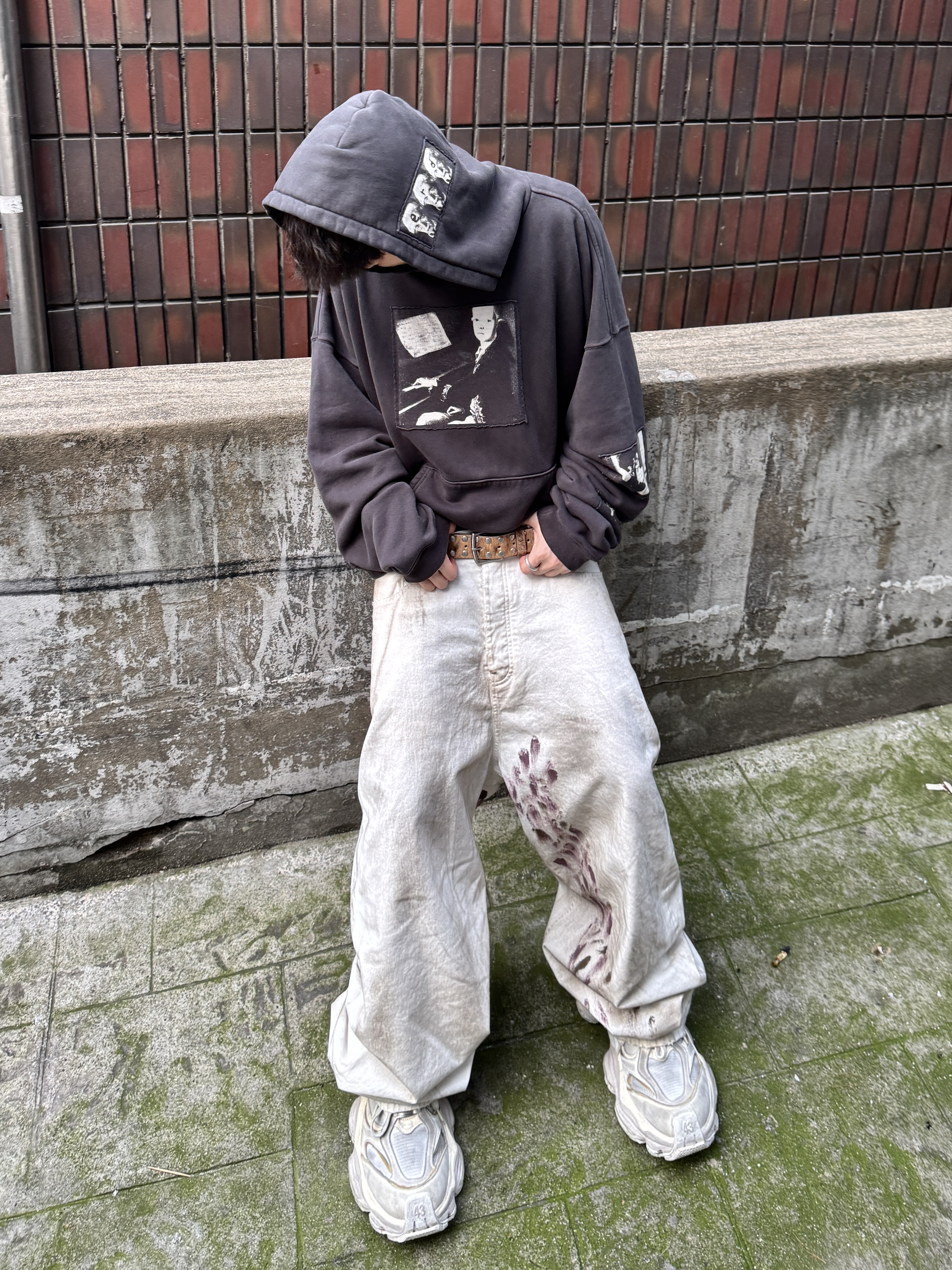 Balenciaga Cargo Sneakers Beige, Stussy 8 Ball Studded Belt Raw Cowhide Hair 착용 스타일 - 3