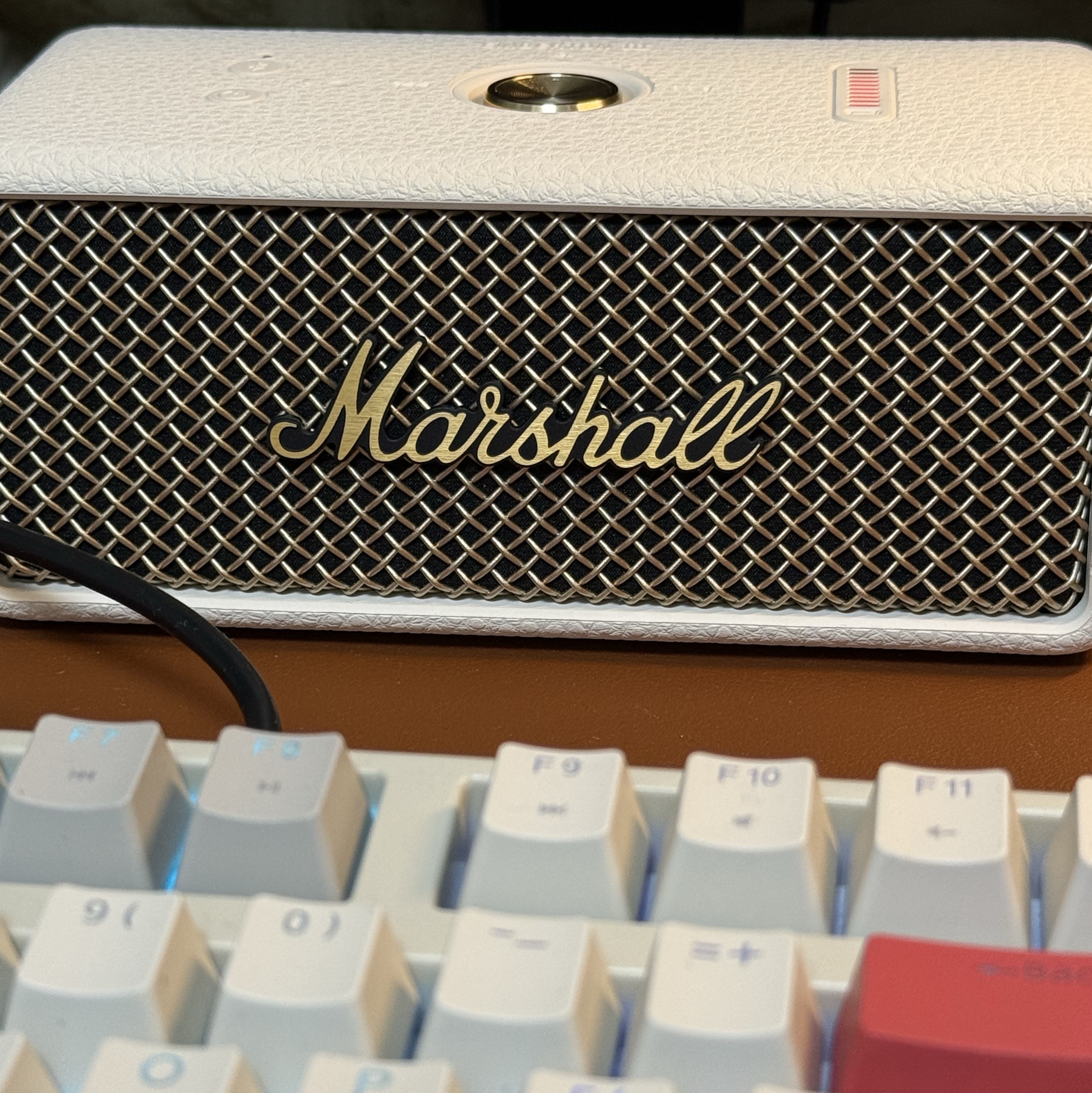 Marshall Emberton III Cream (Korean Ver.) 착용 스타일 - 3