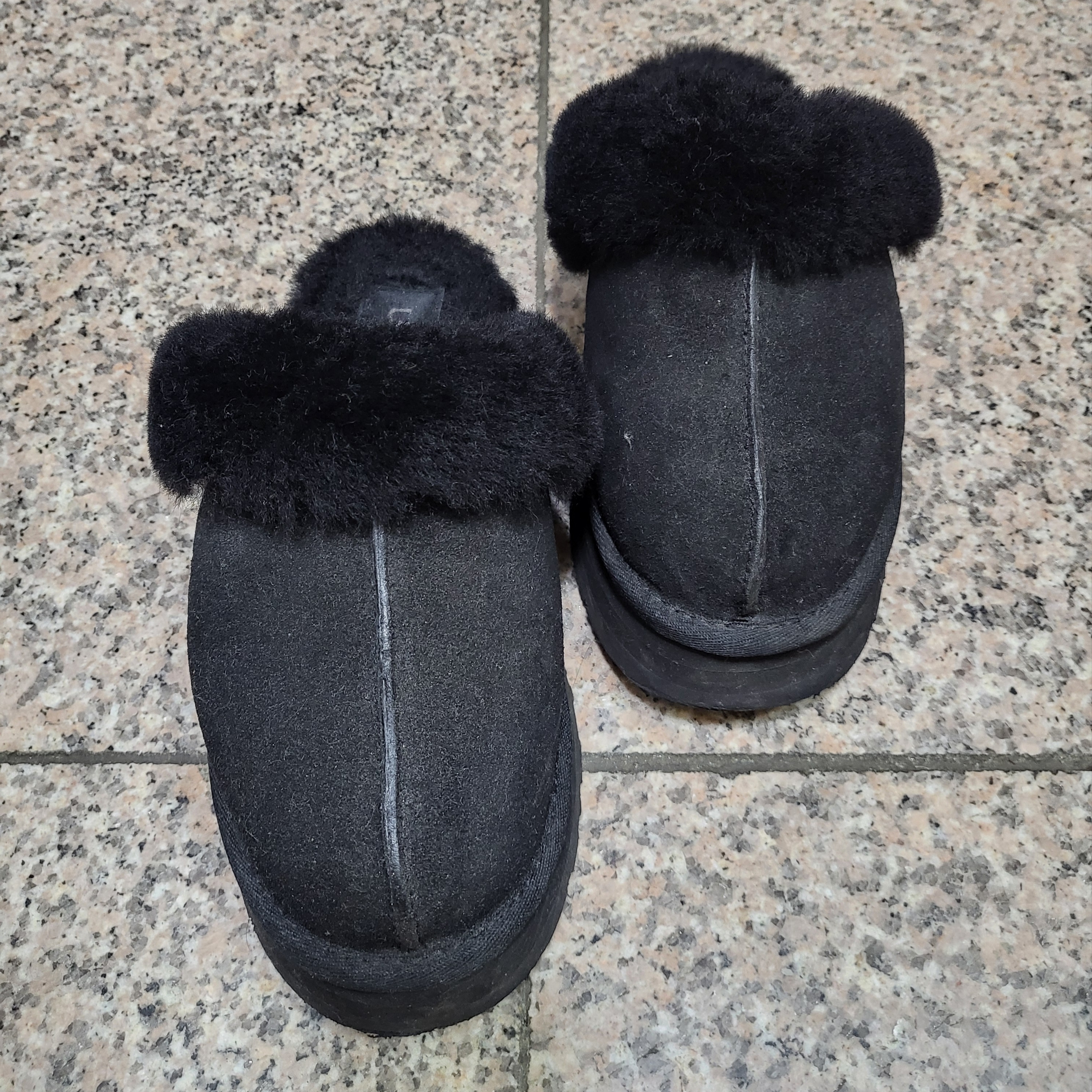 (W) UGG Disquette Slipper Black 착용 스타일