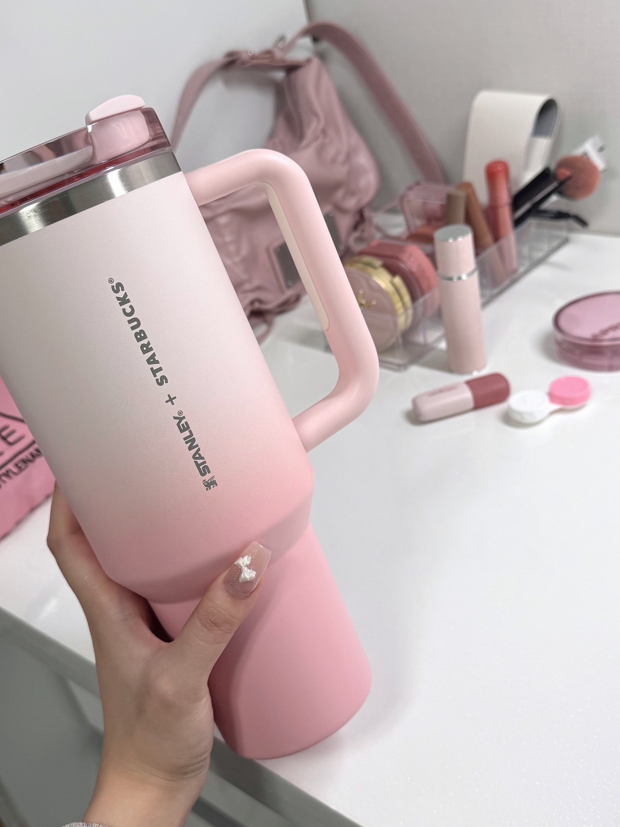 Starbucks 24 SS Stanley Pink Quencher Tumbler 1183ml 착용 스타일