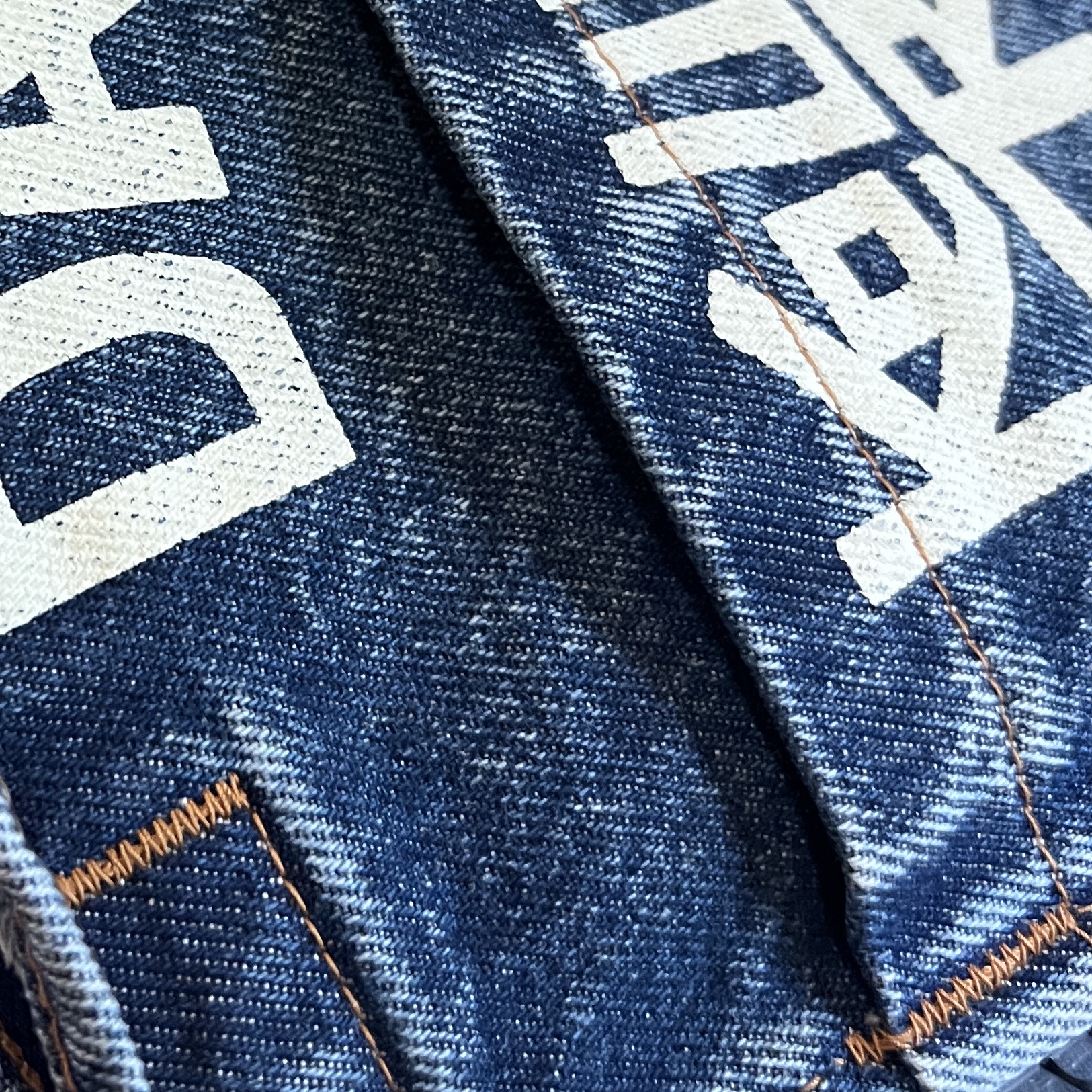 Kapital 13 oz. Denim Damaged Denim Repairspt Short Ad Apron Indigo (Processing), SATUR X KEEN JASPER ZIONIC Light Pink 착용 스타일 - 1