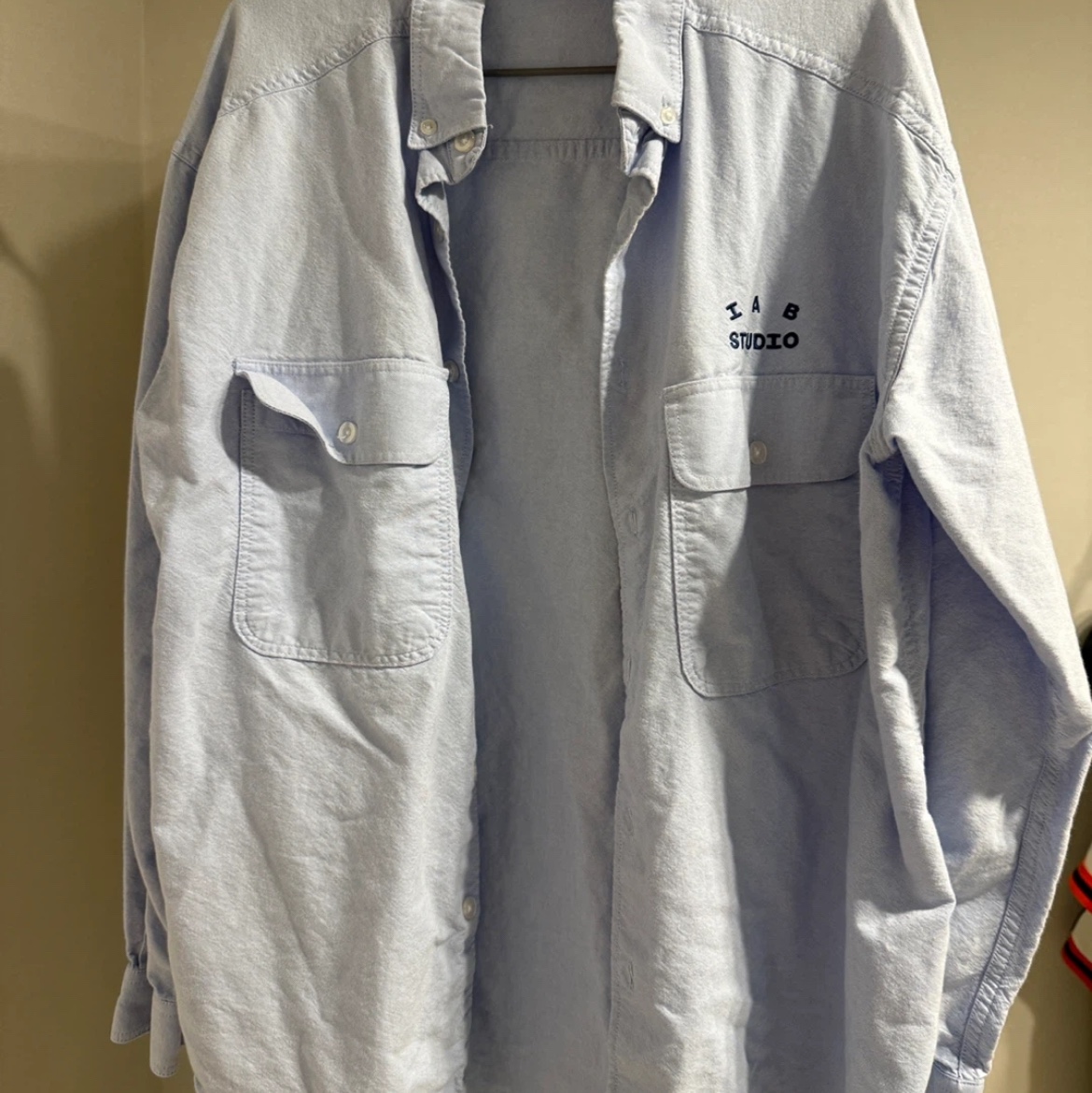 IAB Studio Work Shirt Sky Blue - The Hyundai Seoul Exclusive 착용 스타일
