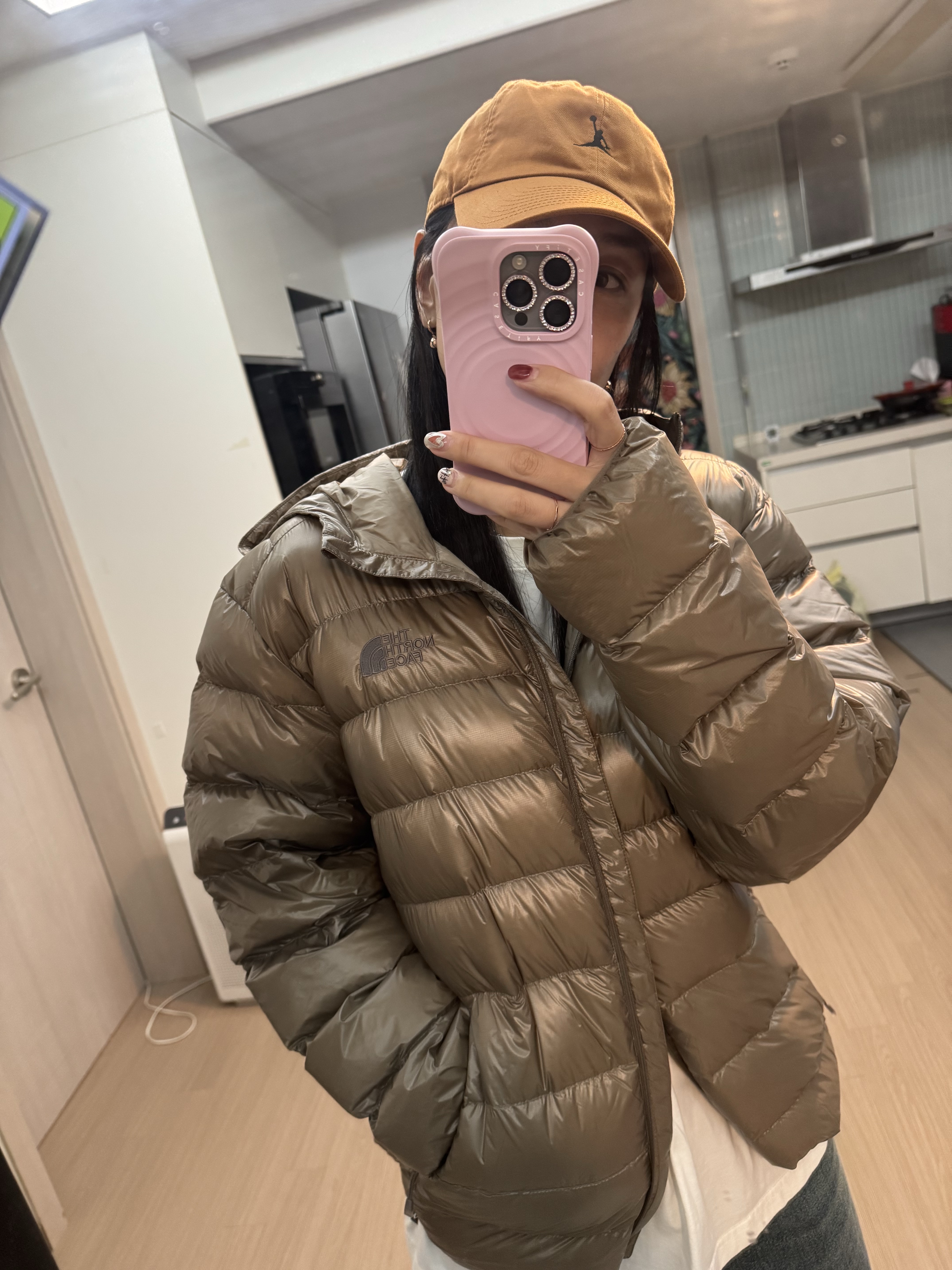 The North Face Matier EX RDS Down Hoodie Beige Brown - 25FW, Jordan Adjustable Unstructured Tennis Club Cap Black 착용 스타일