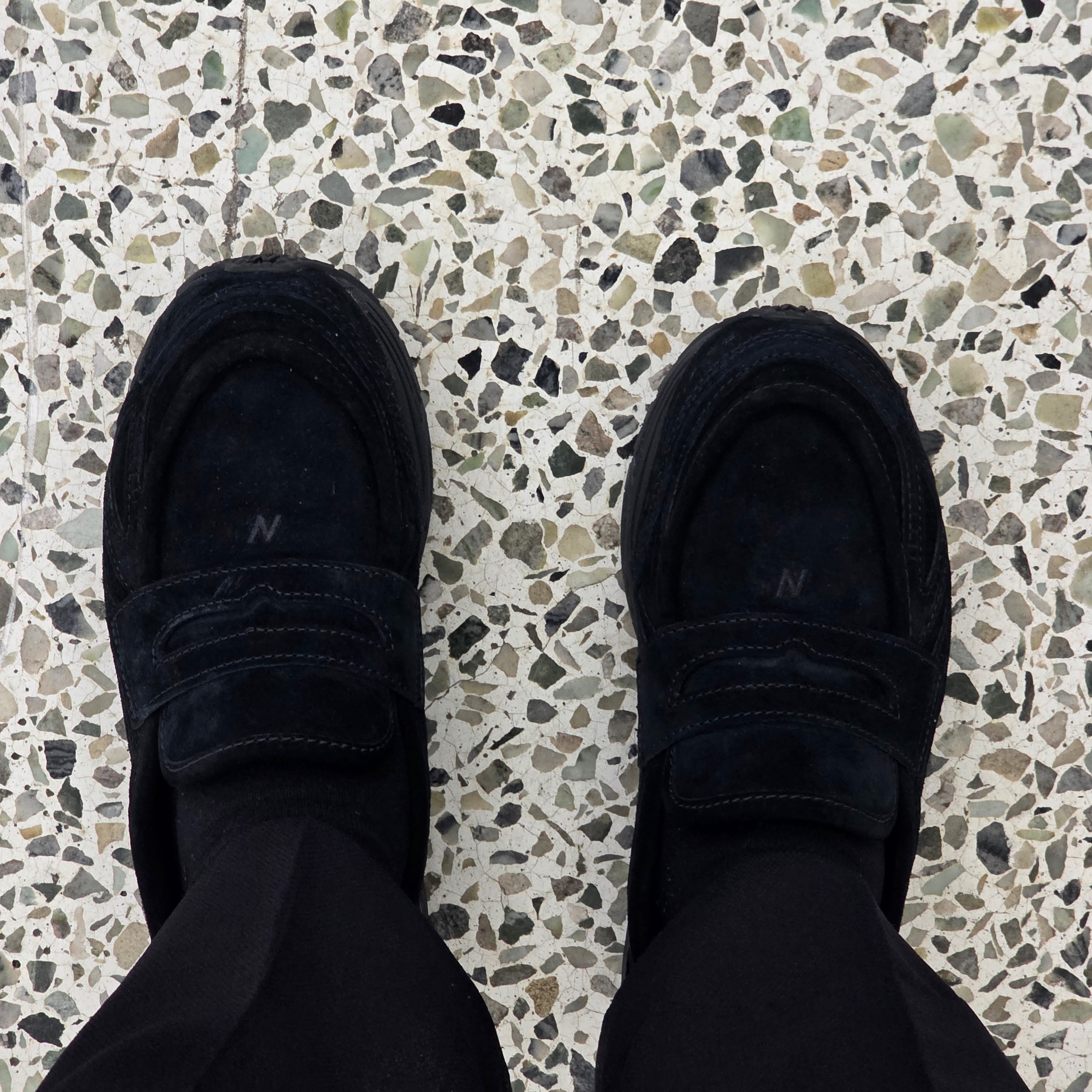 New Balance 1906L Black Black Cement 착용 스타일
