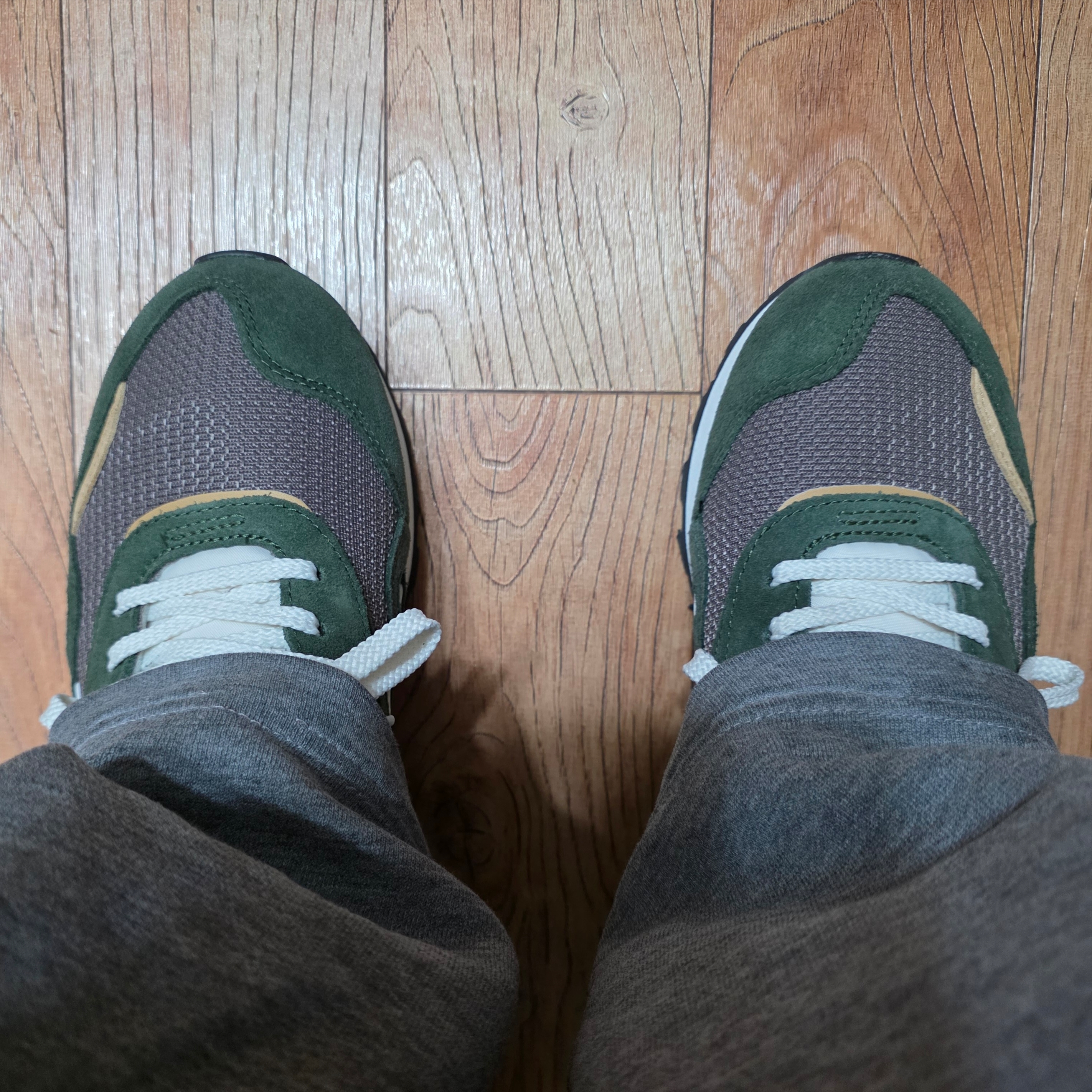 Reebok CLASSIC Nylon 89 Trek Grey 착용 스타일