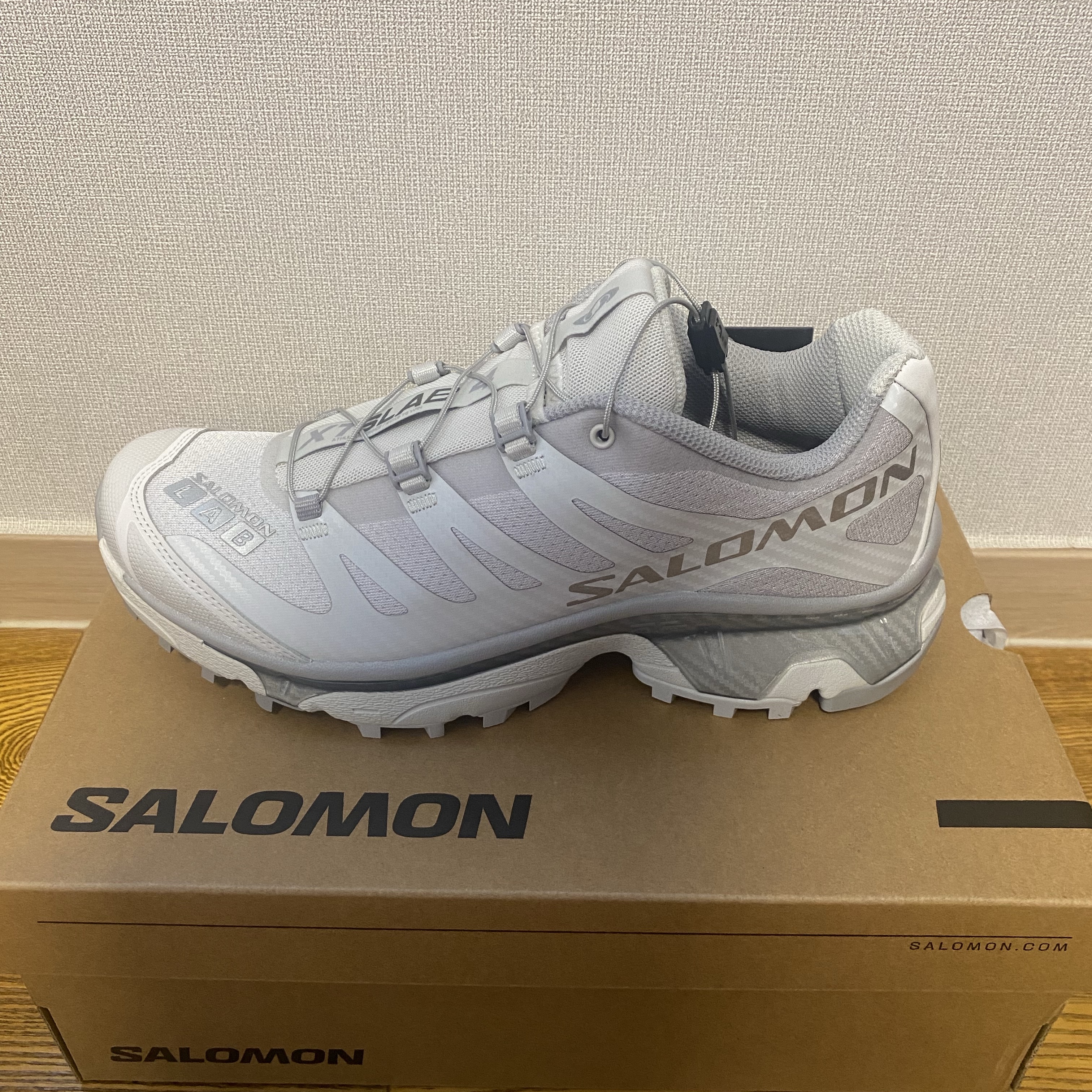 Salomon XT-4 OG Lunar Rock Alloy 착용 스타일