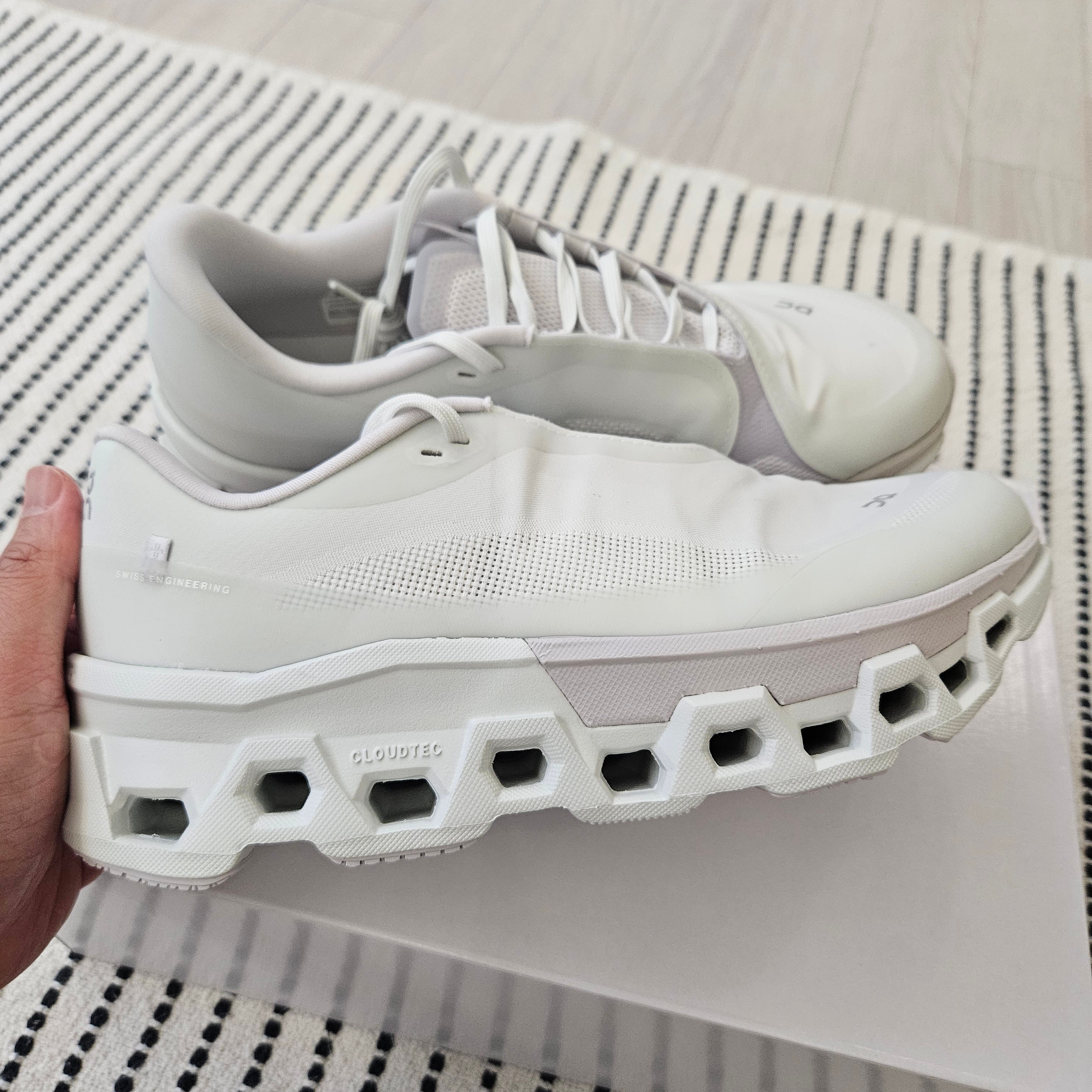 On Running x Post Archive Faction (Paf) Cloudmonster 2 Vapor Frost 착용 스타일