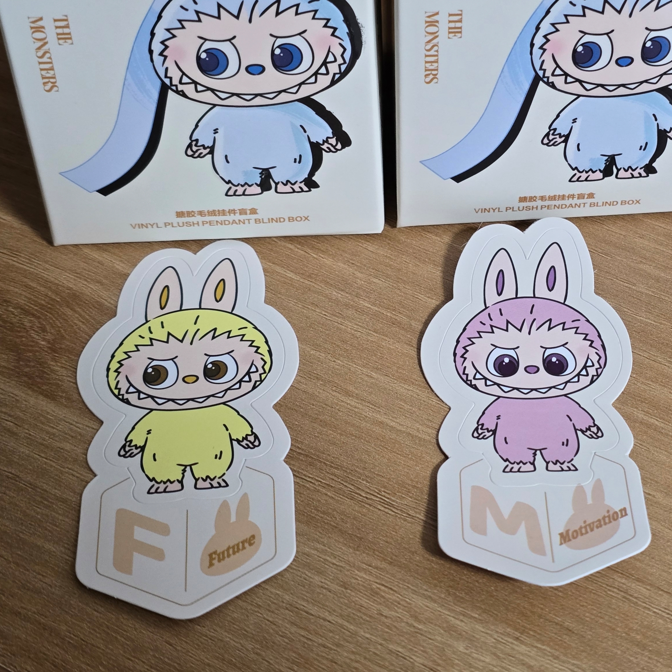 Pop Mart Labubu The Monsters Pin For Love Series Vinyl Plush Pendant Sealed Case (A-M) (1 Blind Box) 착용 스타일