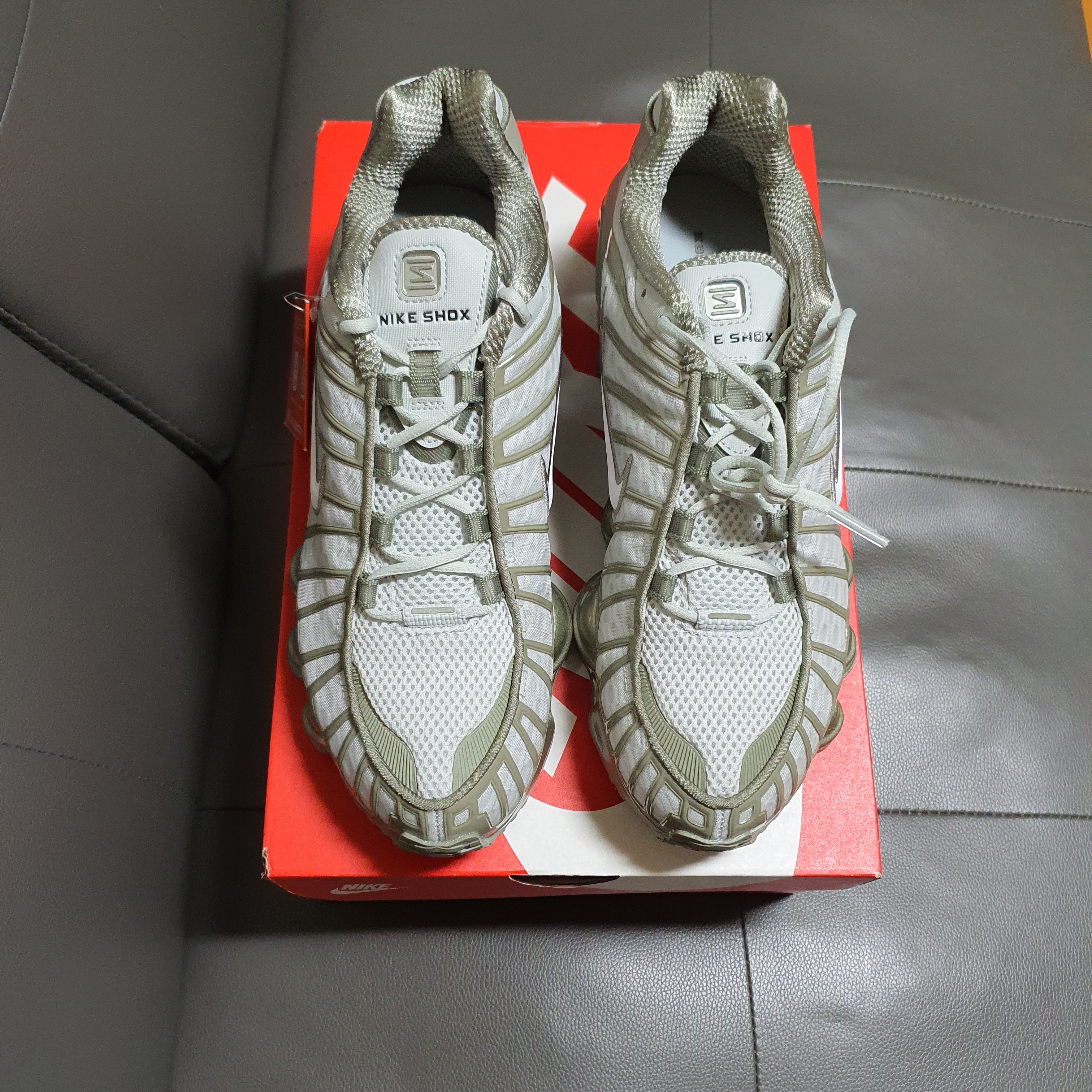 (W) Nike Shox TL Light Silver White 착용 스타일
