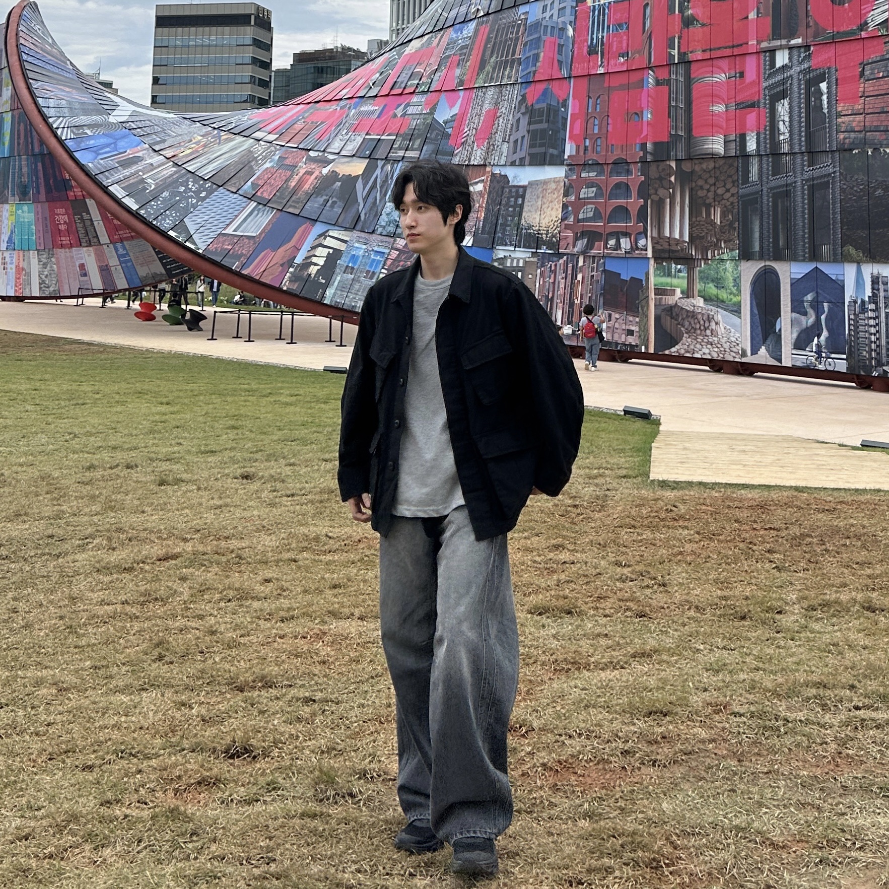 On Running Cloudmonster Void Black 착용 스타일 - 1