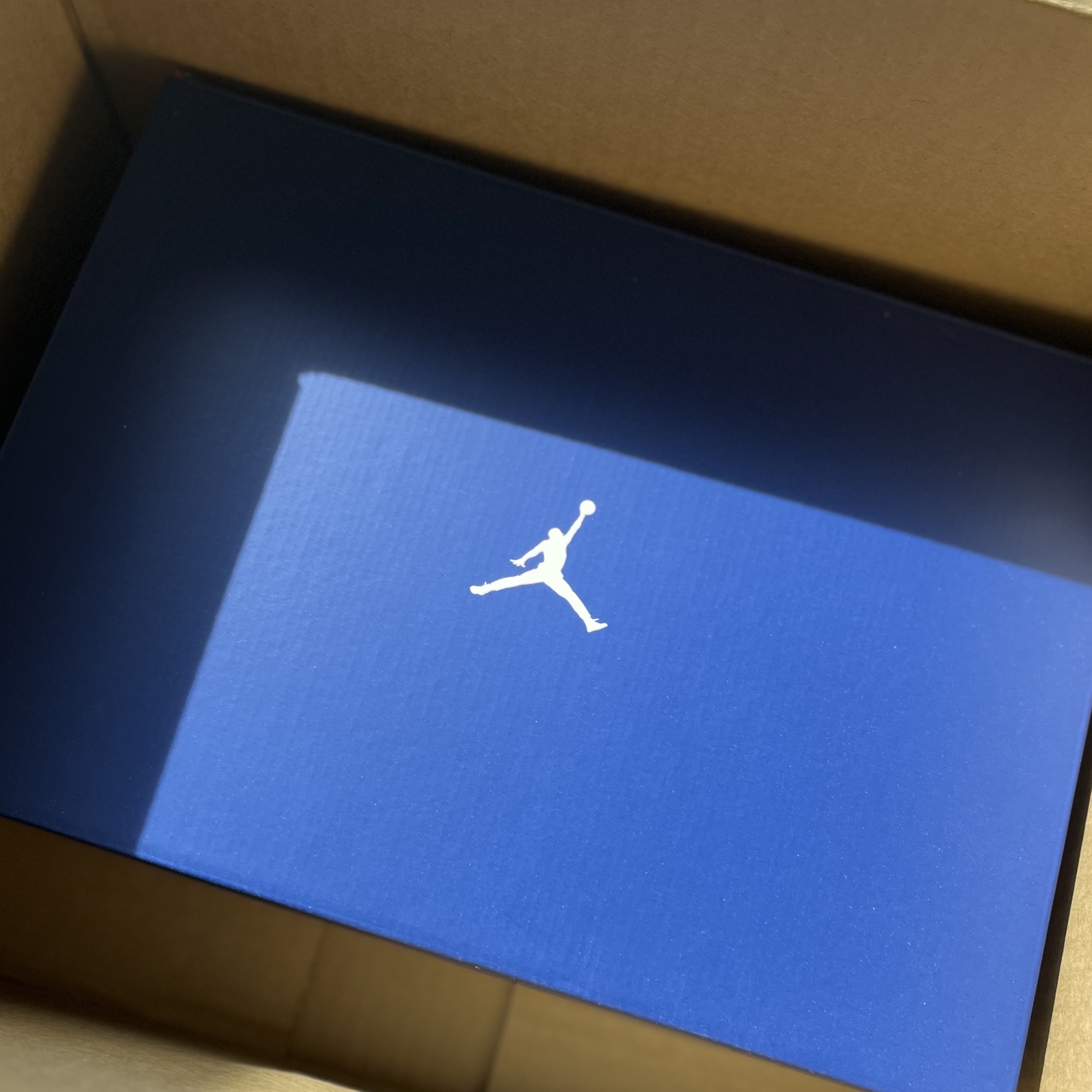 Jordan 11 Retro Rare Air Deep Royal Blue Fire Red 착용 스타일 - 1