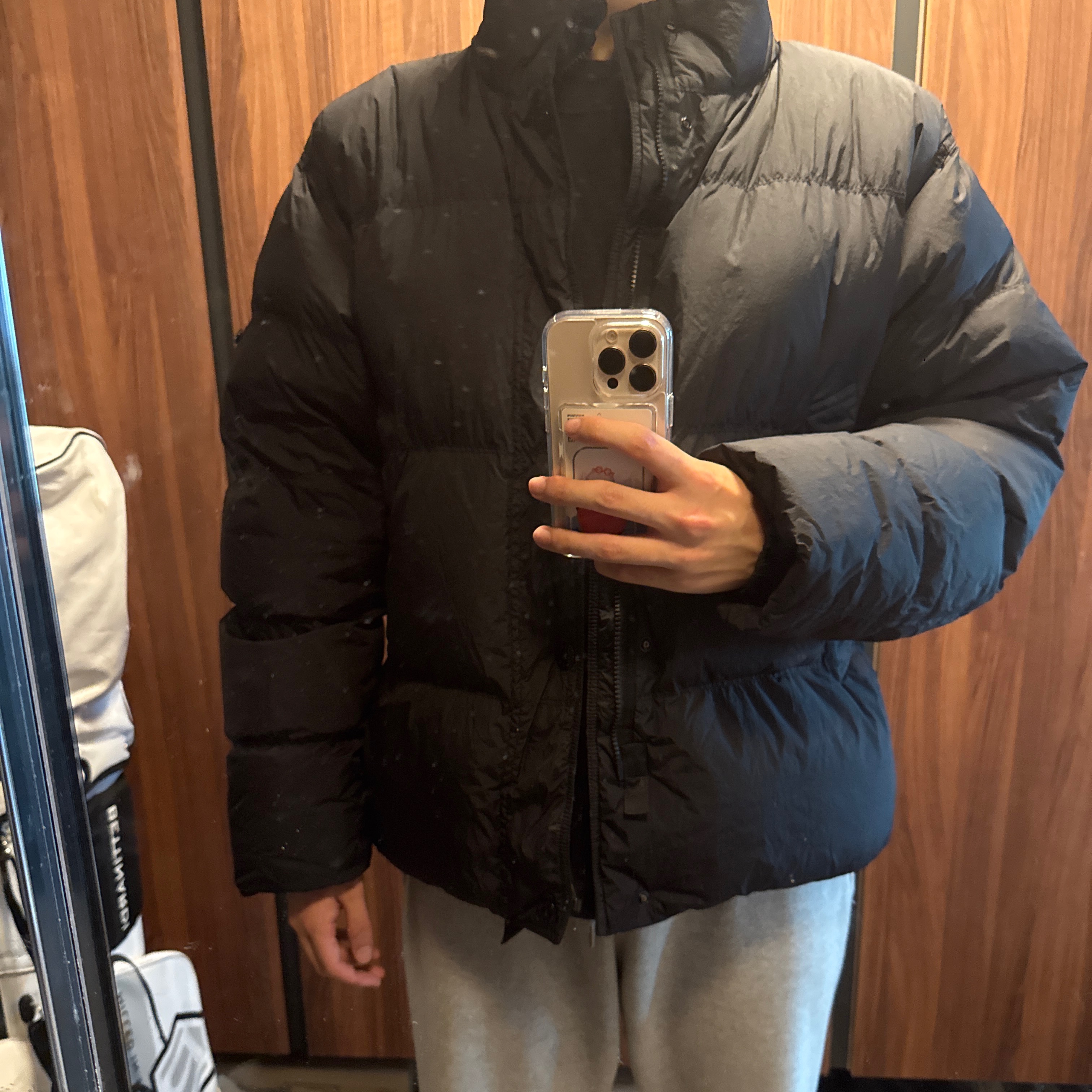 Stone Island 4100010 Crinkle Reps NY Recycled Nylon Down Jacket with Wind Resistant Black - 25FW 착용 스타일 - 1