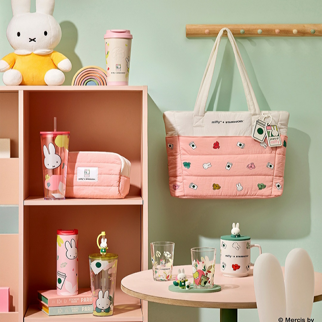 Starbucks x Miffy Forever Miffy Puffer Bag Large Pink, Starbucks x Miffy SS Forever Miffy Elma Tumbler 473ml 착용 스타일 - 6