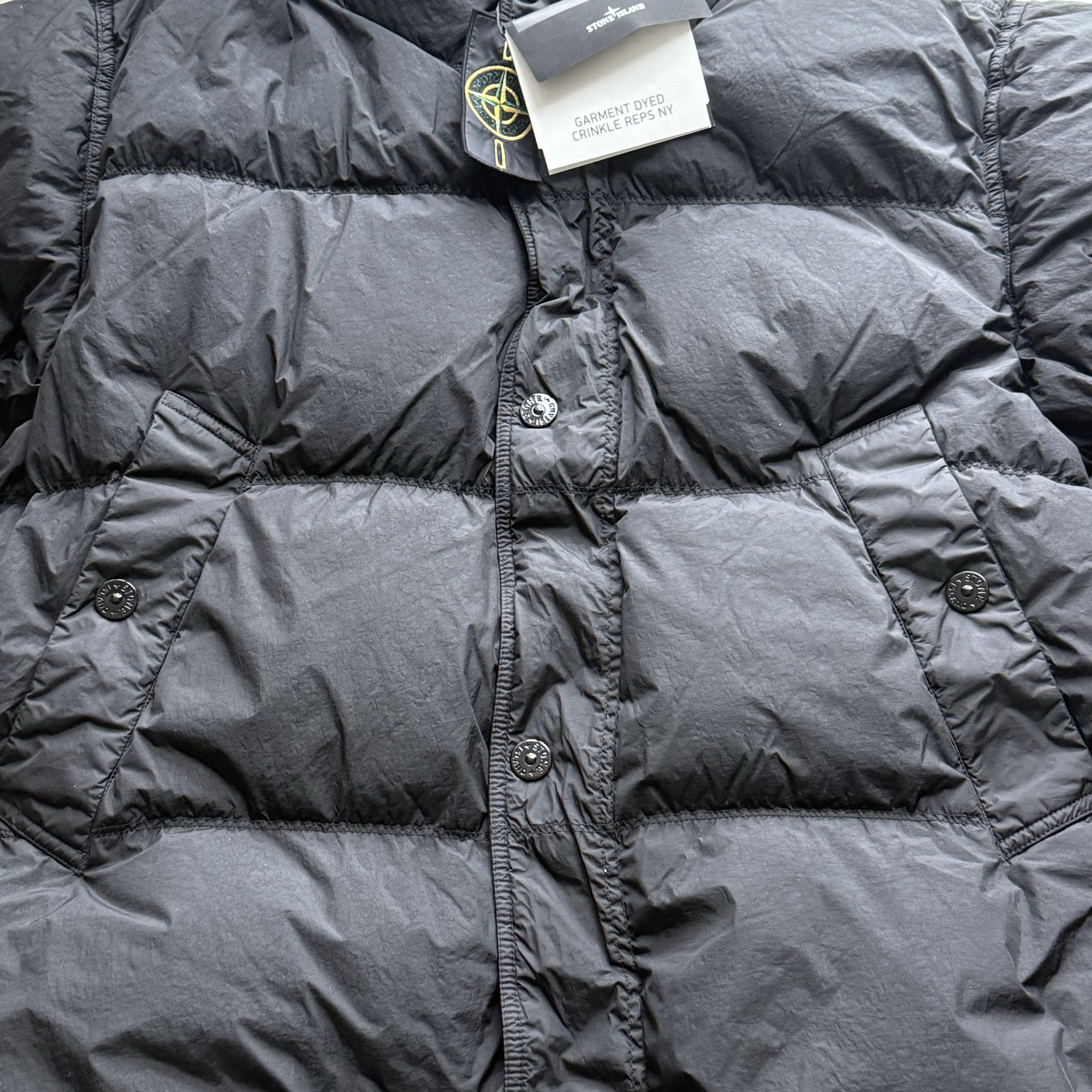 Stone Island 4100010 Crinkle Reps NY Recycled Nylon Down Jacket with Wind Resistant Black - 25FW 착용 스타일 - 2
