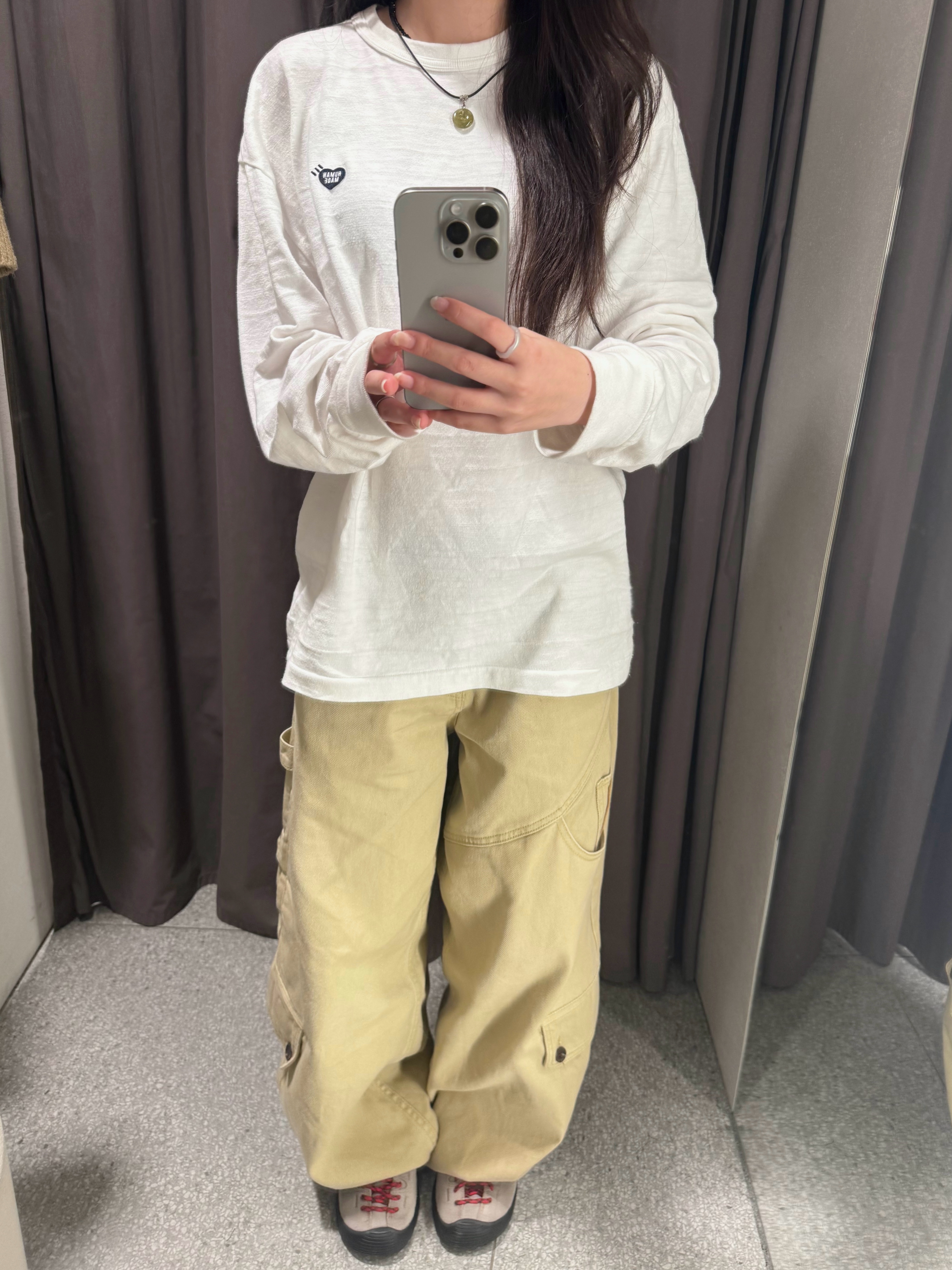 Human Made Graphic L/S T-Shirt White, Keen Jasper Suede Sneakers Silver Mink 착용 스타일