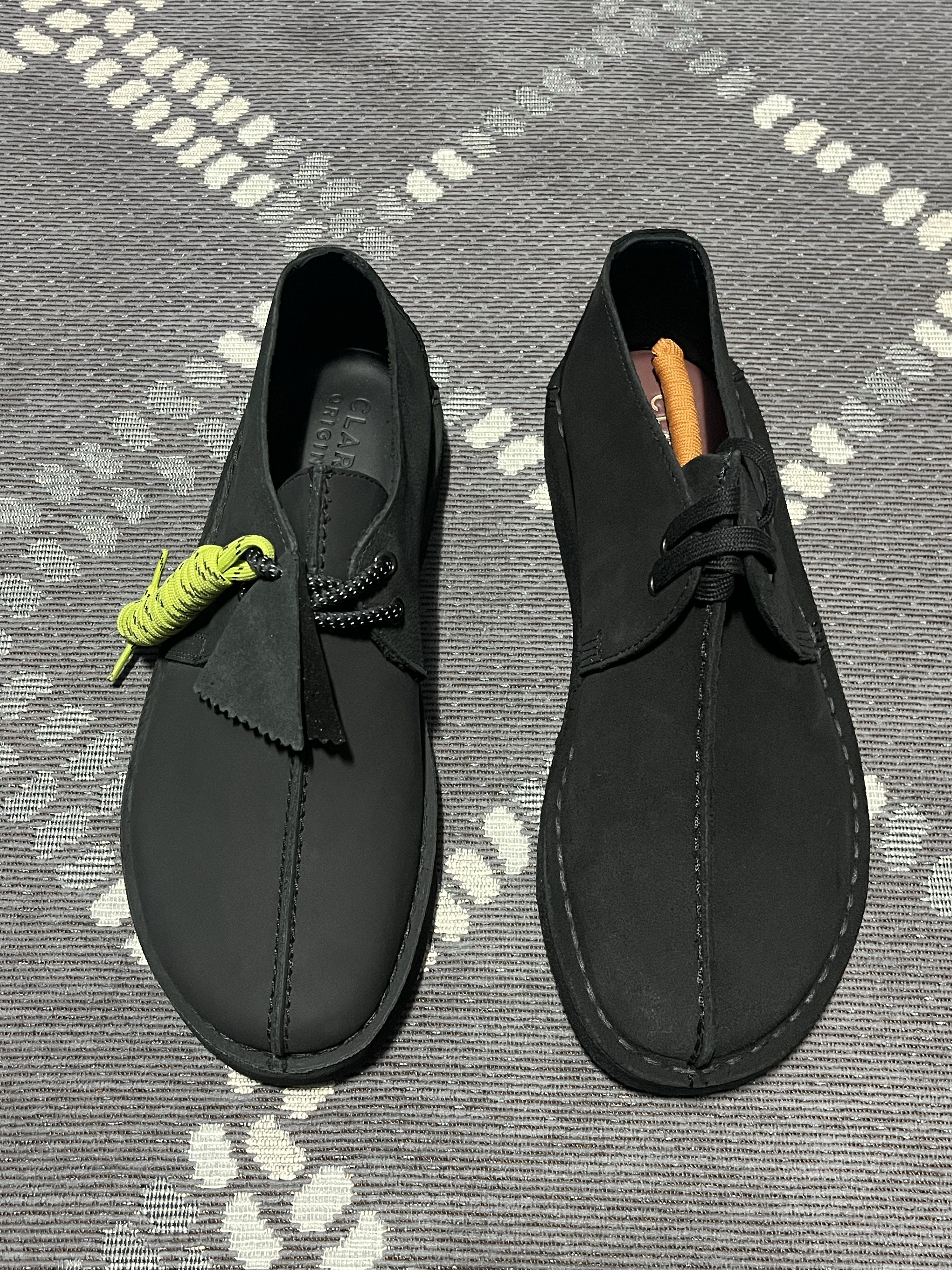 Clarks Desert Trek Black Suede, Clarks Desert Trek Hiker Black 착용 스타일 - 1
