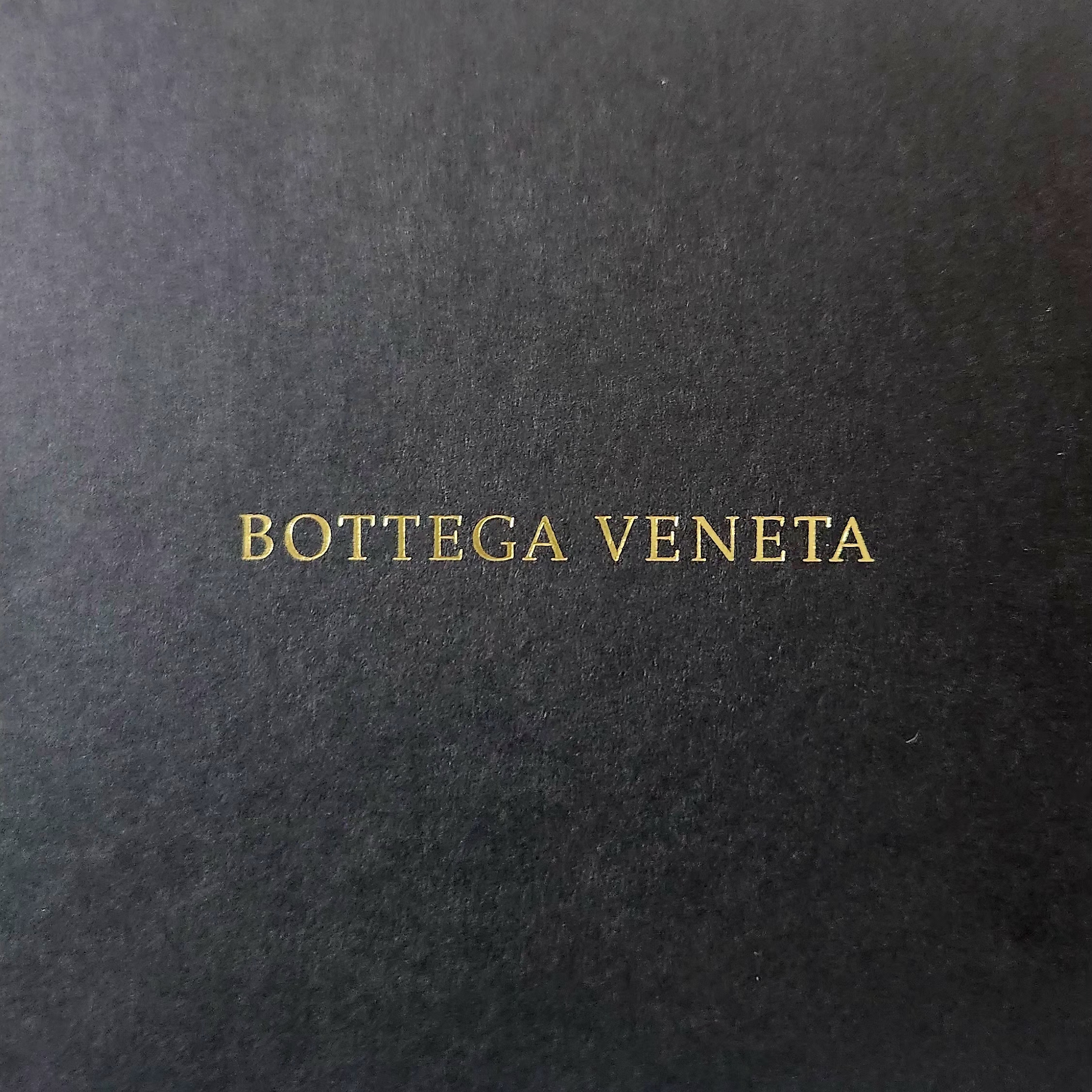 Bottega Veneta Bi-Fold Wallet Black 착용 스타일