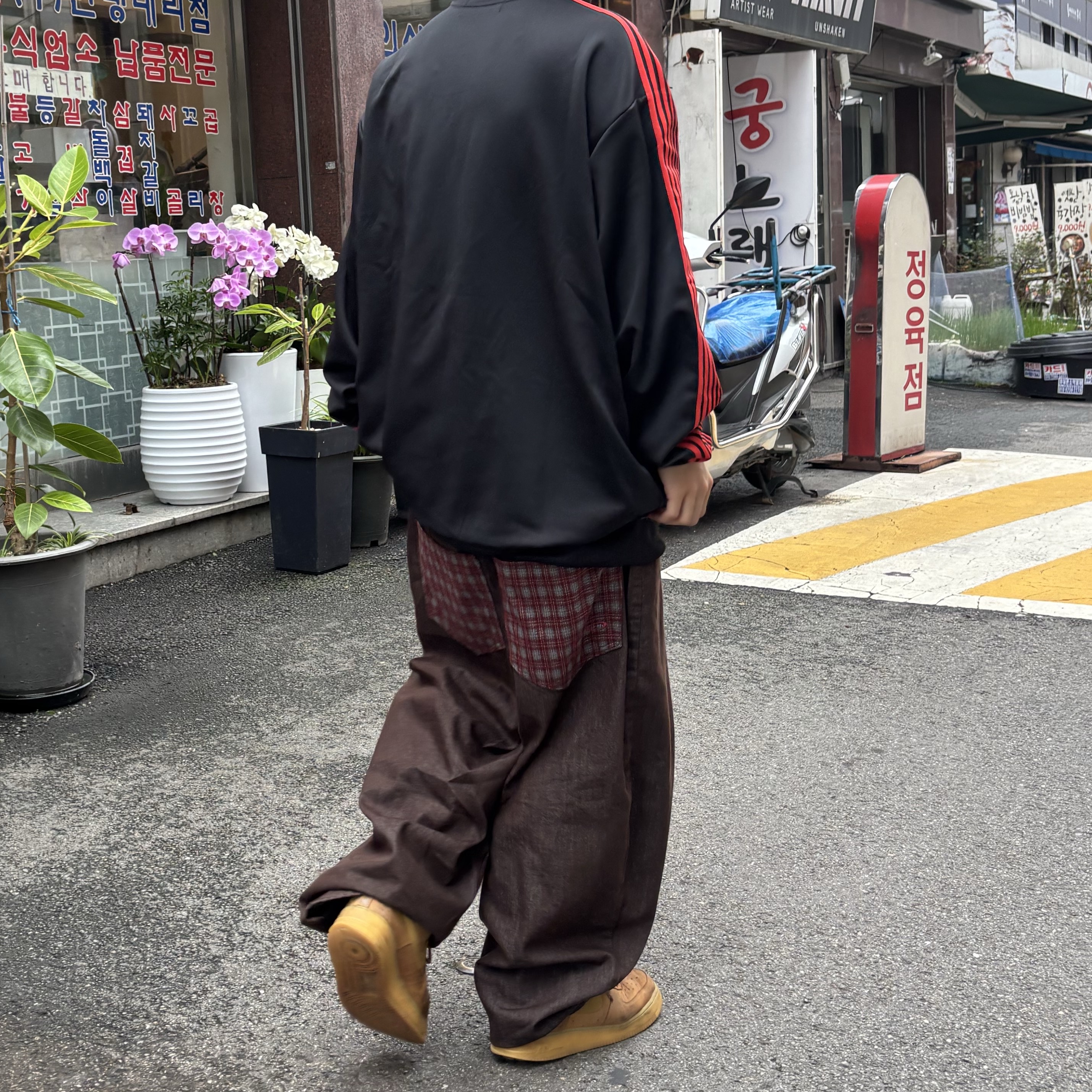 Nike Air Force 1 '07 WB Flax 착용 스타일 - 2