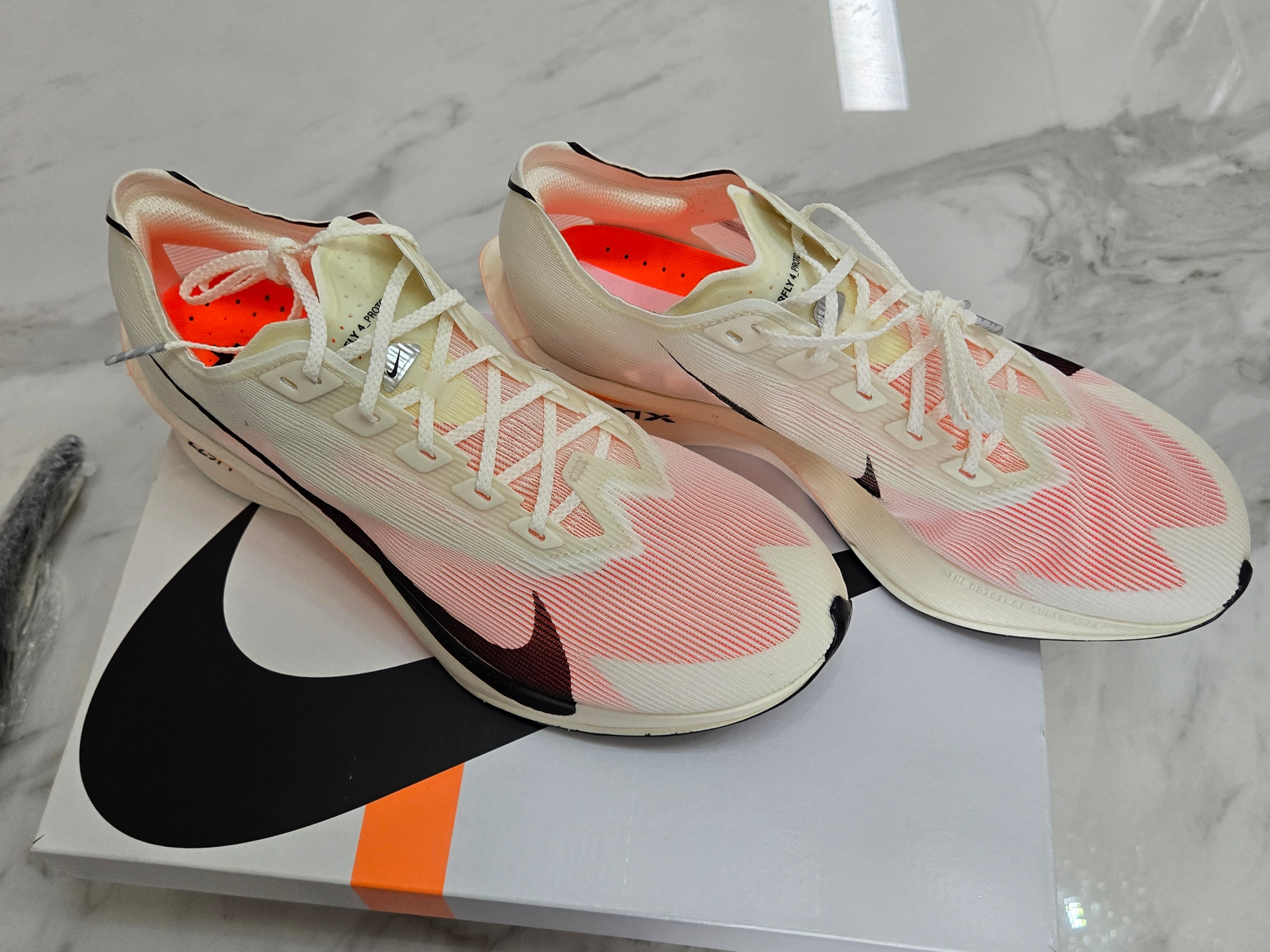 Nike ZoomX Vaporfly Next% 4 Proto Sail Total Orange 착용 스타일 - 3