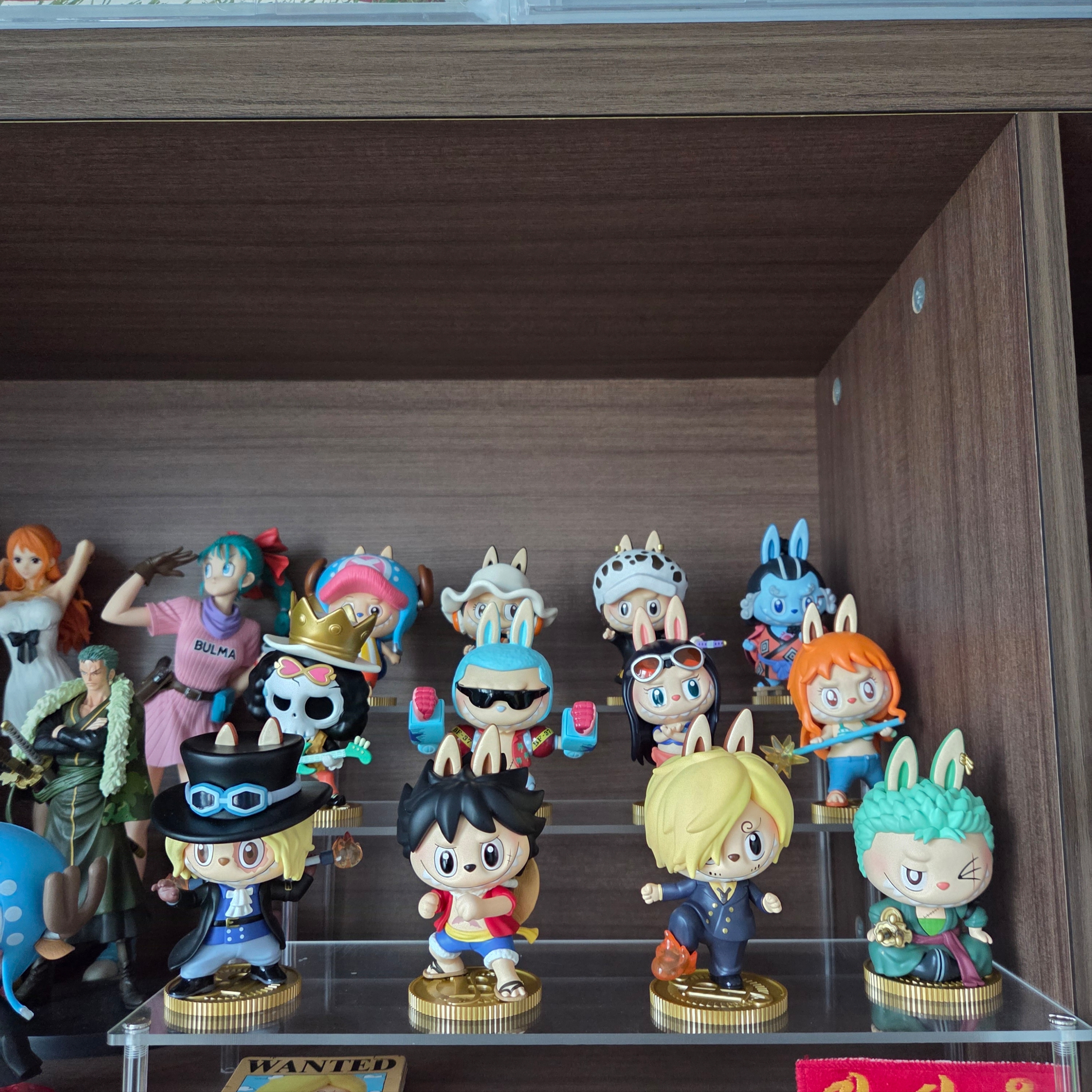 Pop Mart Labubu The Monsters x One Piece Series Figures Sealed Case (12 Blind Boxes) 착용 스타일