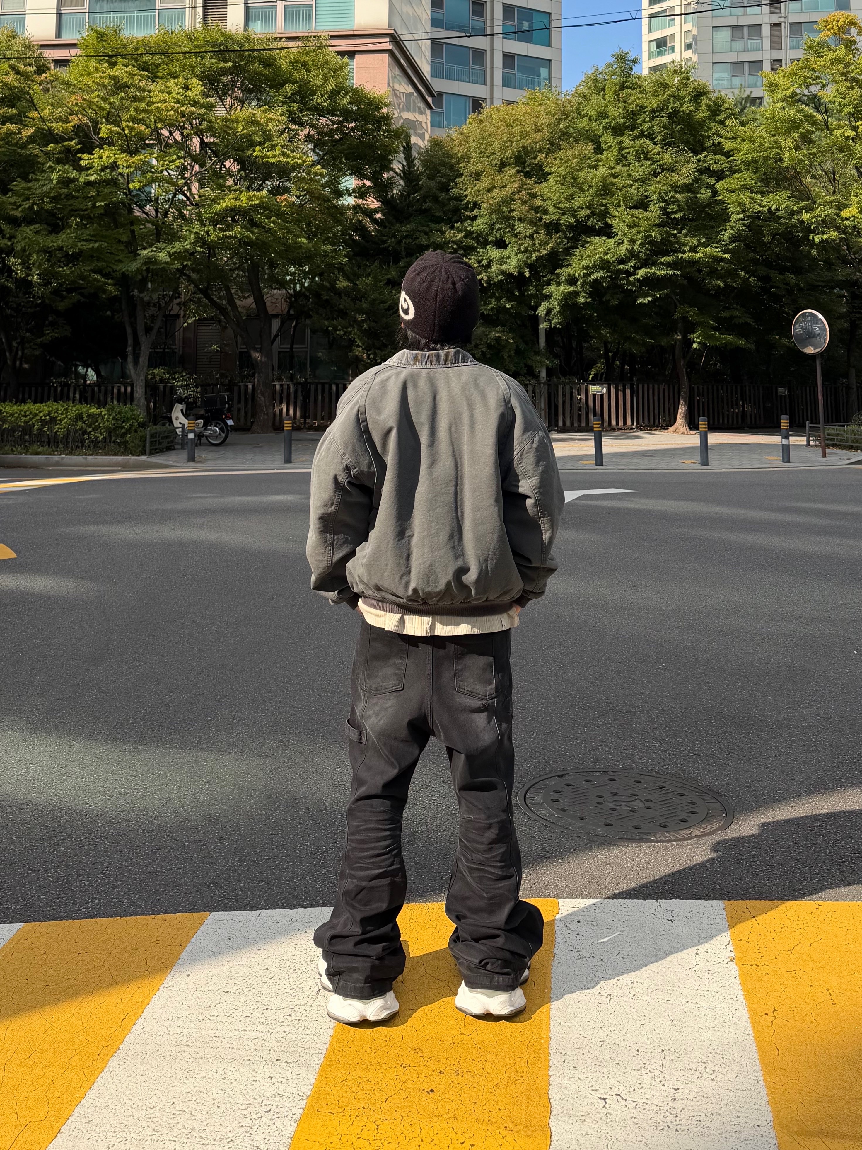 Balenciaga Cargo Sneakers White Grey, Chrome Hearts Silichrome CH Cross Pendant Black 2022/2023/2025 착용 스타일 - 8