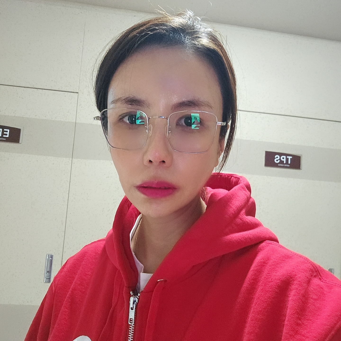 Supreme S Logo Zip Up Hooded Sweatshirt Red - 23FW, (Kids) Stone Island 61640 Cotton Fleece Hooded Sweatshirt Onion Rose - 21SS 착용 스타일 - 1
