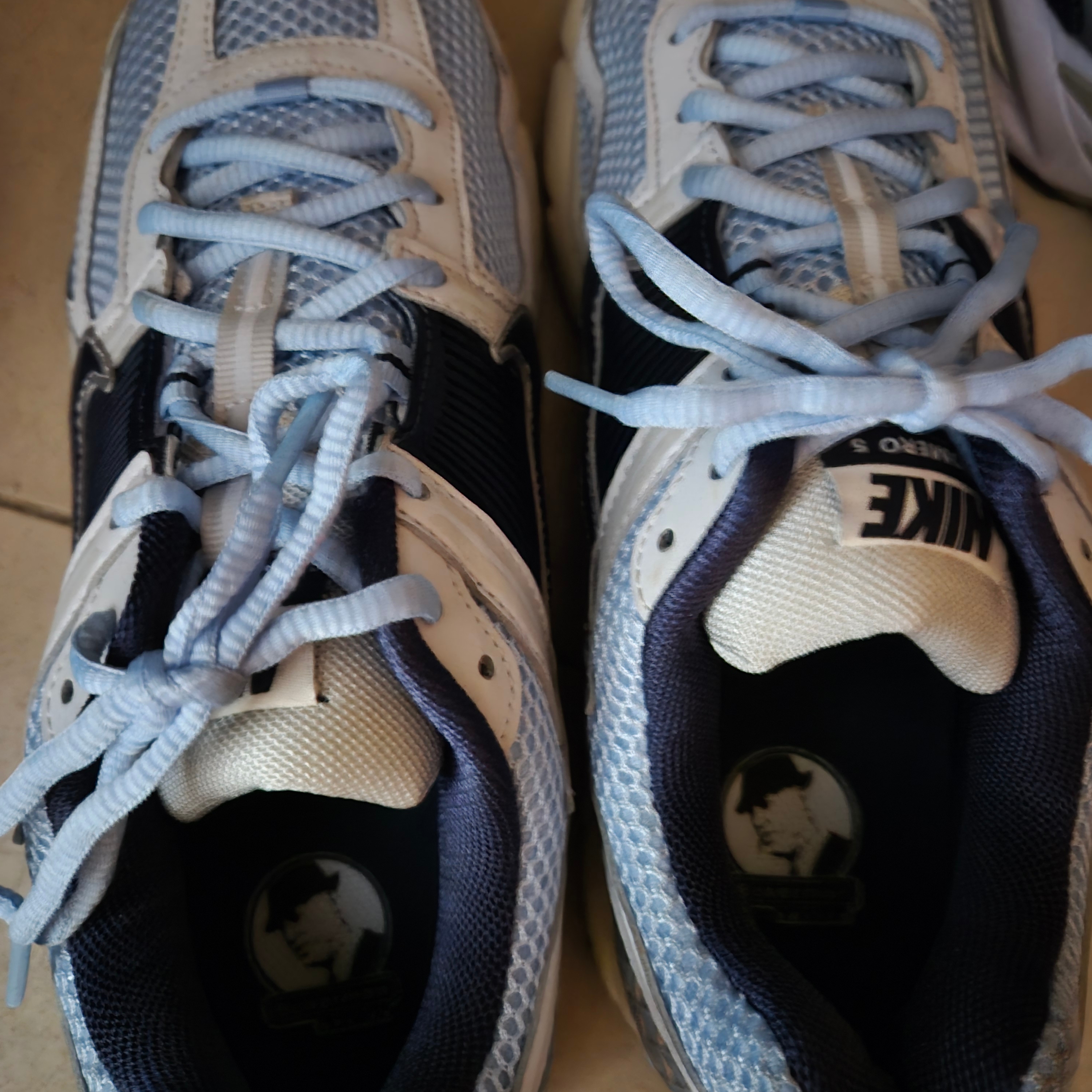 Nike Zoom Vomero 5 Psychic Blue Photon Dust 착용 스타일