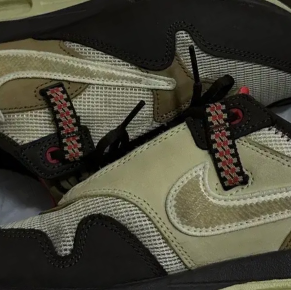 Nike x Travis Scott Air Max 1 Cact.us Brown 착용 스타일