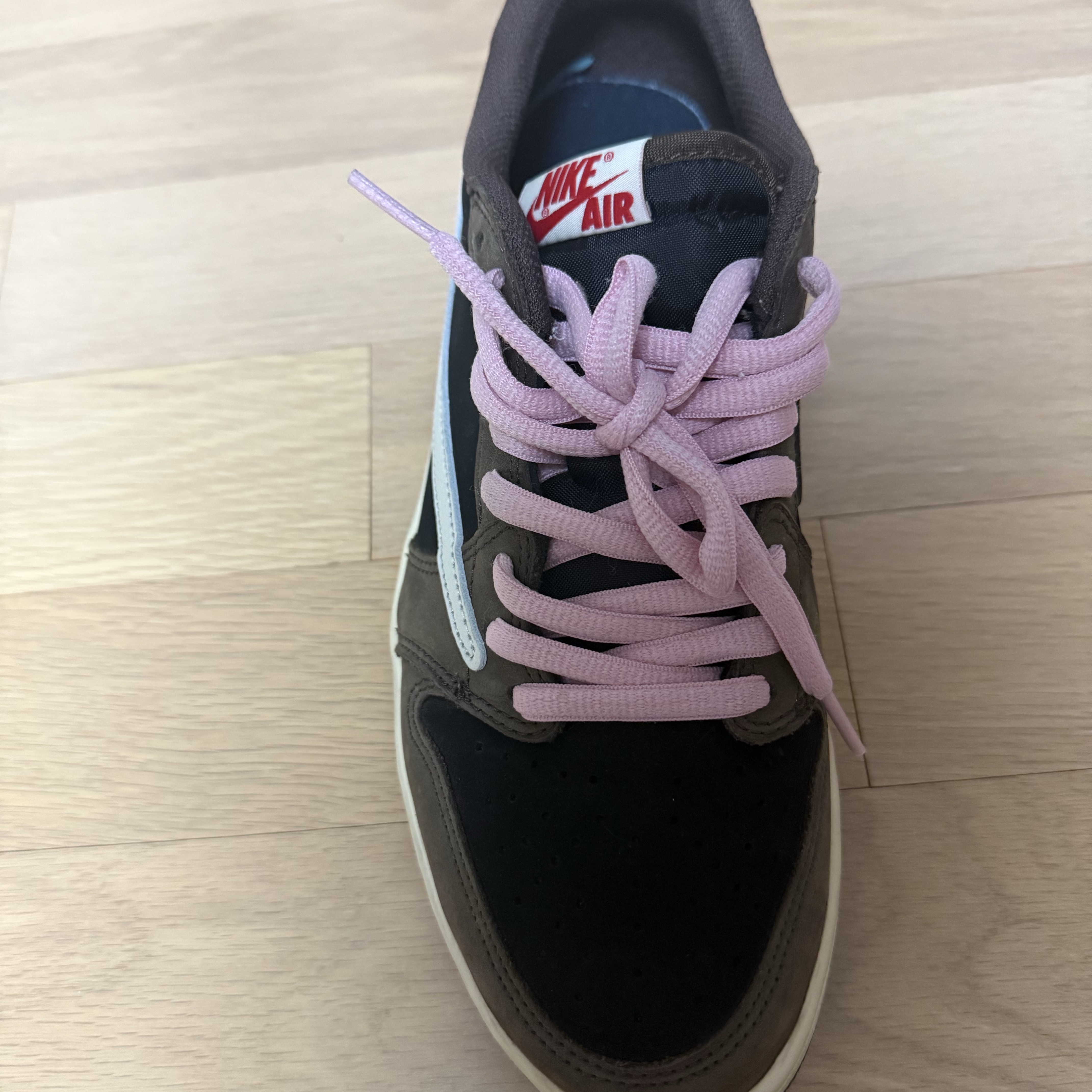 Jordan 1 x Travis Scott Retro Low OG SP Mocha 착용 스타일 - 2