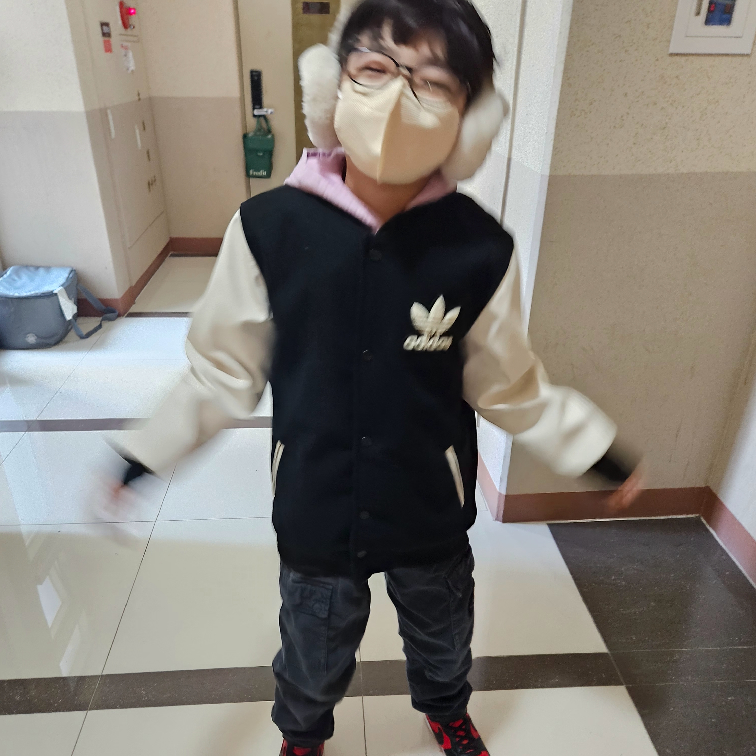 Supreme S Logo Zip Up Hooded Sweatshirt Red - 23FW, (Kids) Stone Island 61640 Cotton Fleece Hooded Sweatshirt Onion Rose - 21SS 착용 스타일 - 3