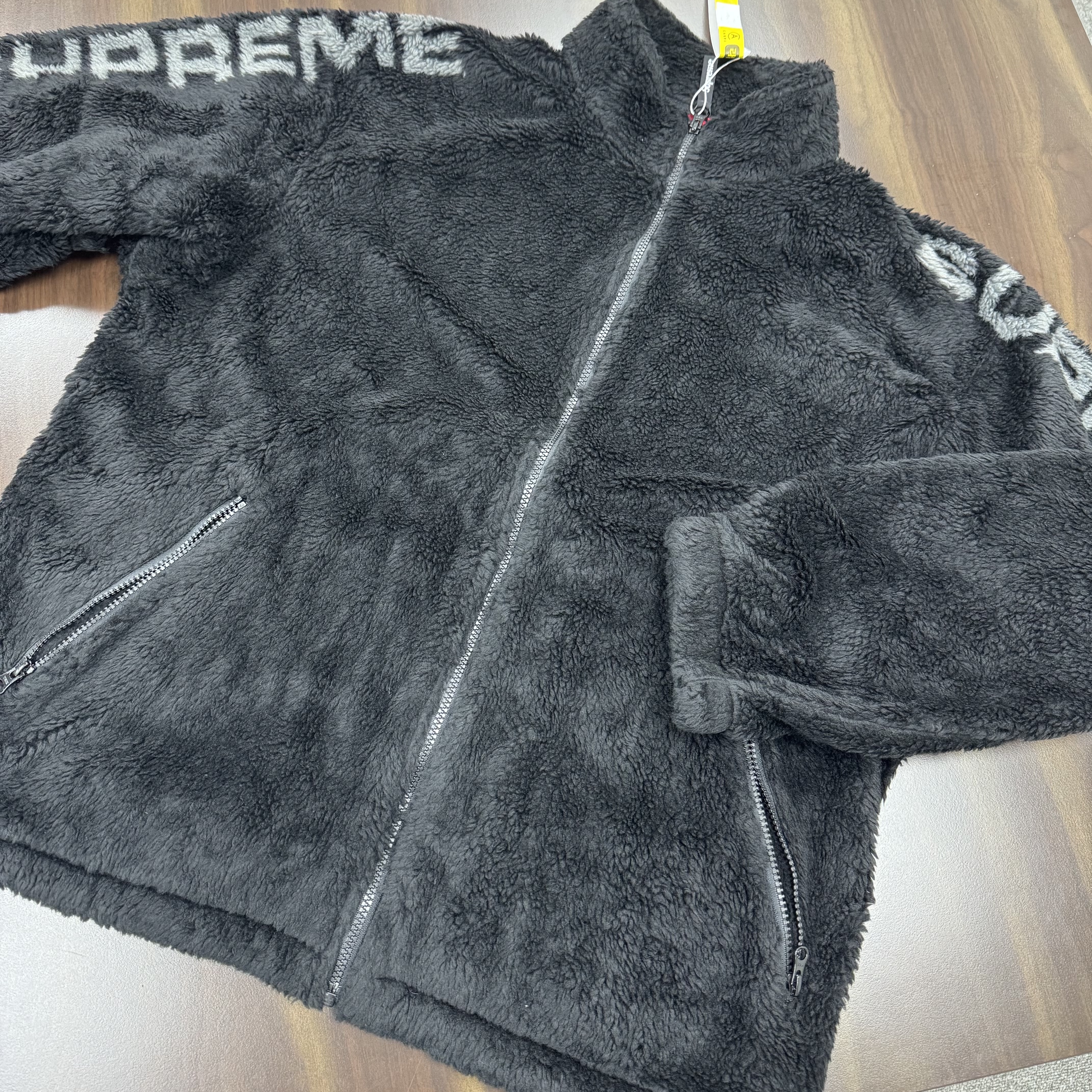 Supreme Shoulder Logo Fleece Jacket Black - 25SS 착용 스타일 - 1
