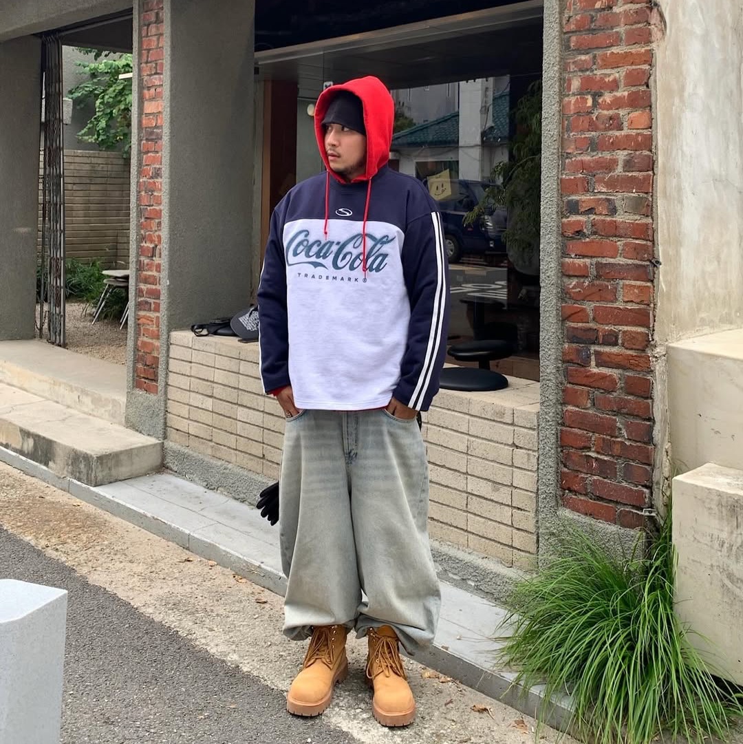 SPORT CHAMBER x Coca-Cola Crew T-shirt Navy 착용 스타일 - 1