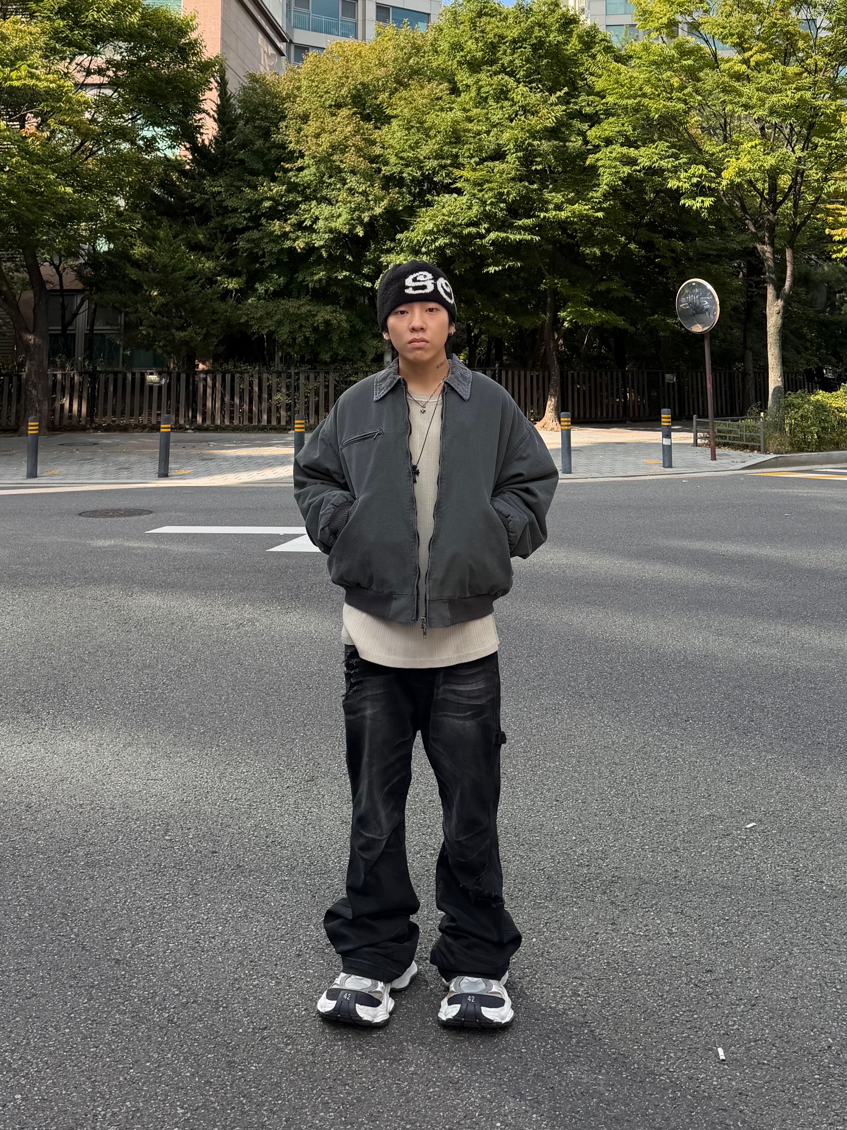Balenciaga Cargo Sneakers White Grey, Chrome Hearts Silichrome CH Cross Pendant Black 2022/2023/2025 착용 스타일 - 3