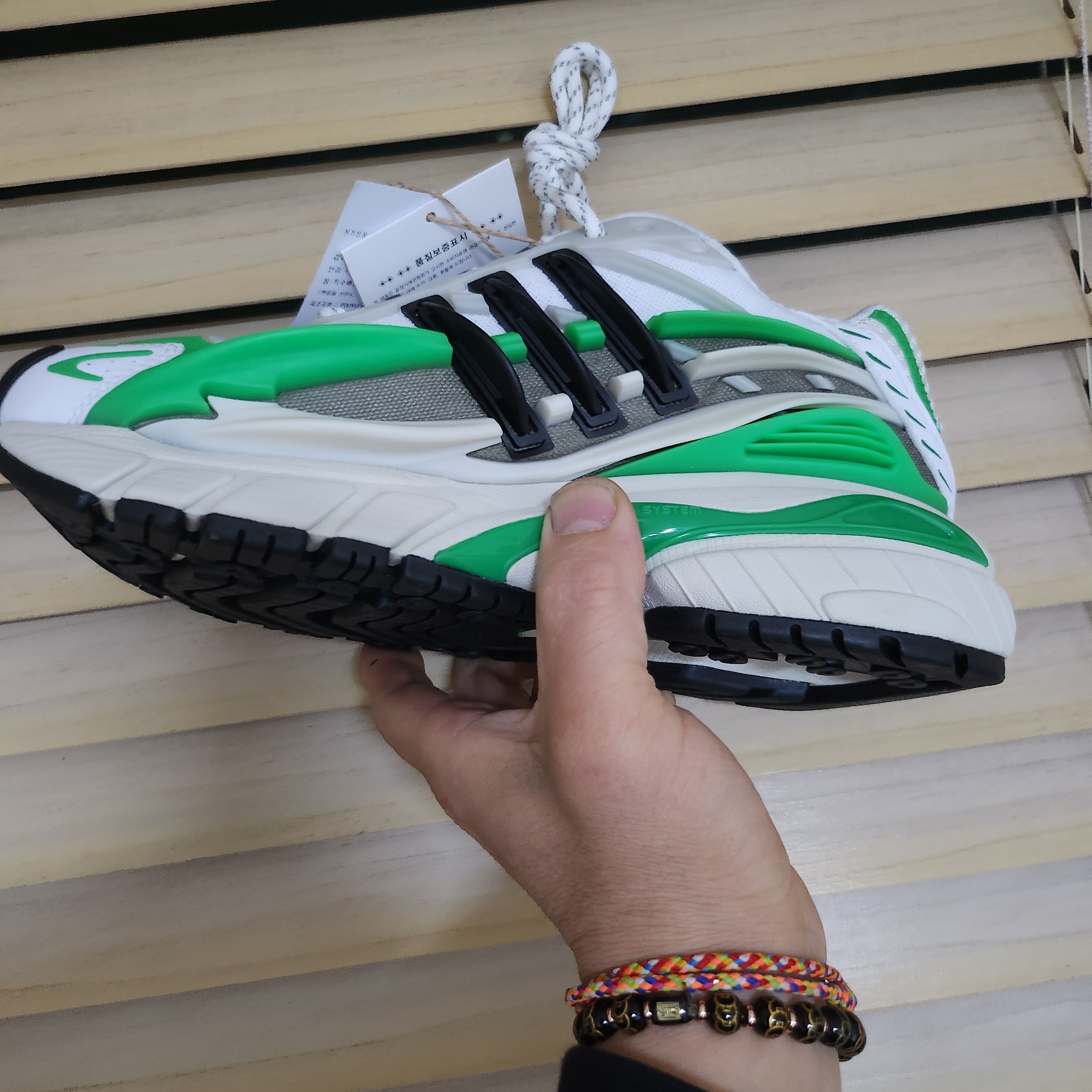 Adidas x Pharrell Williams Adistar Jellyfish Focus Olive Core Black 착용 스타일 - 1