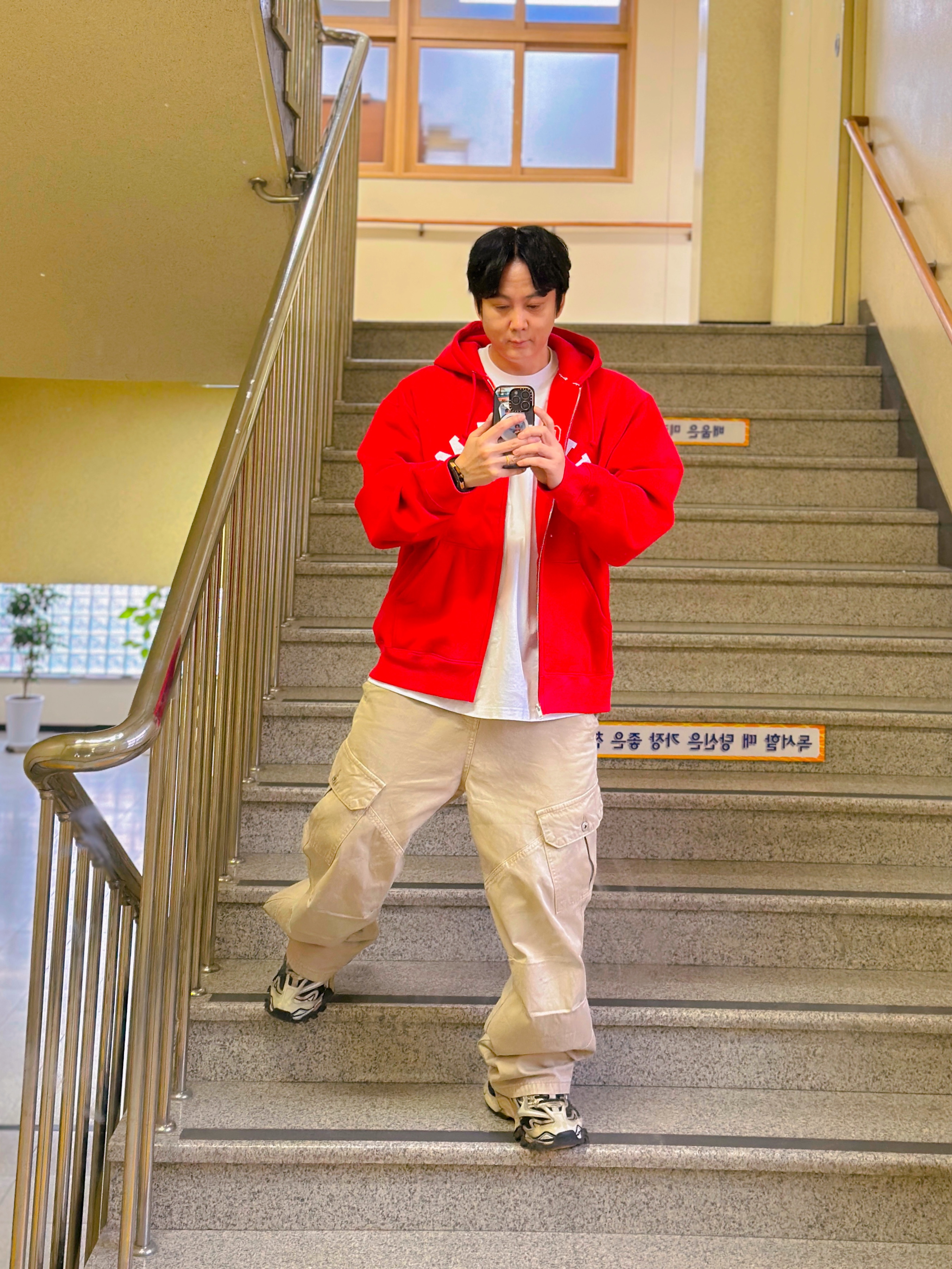 Supreme x Champion Zip Up Hooded Sweatshirt Red - 24SS 착용 스타일 - 2