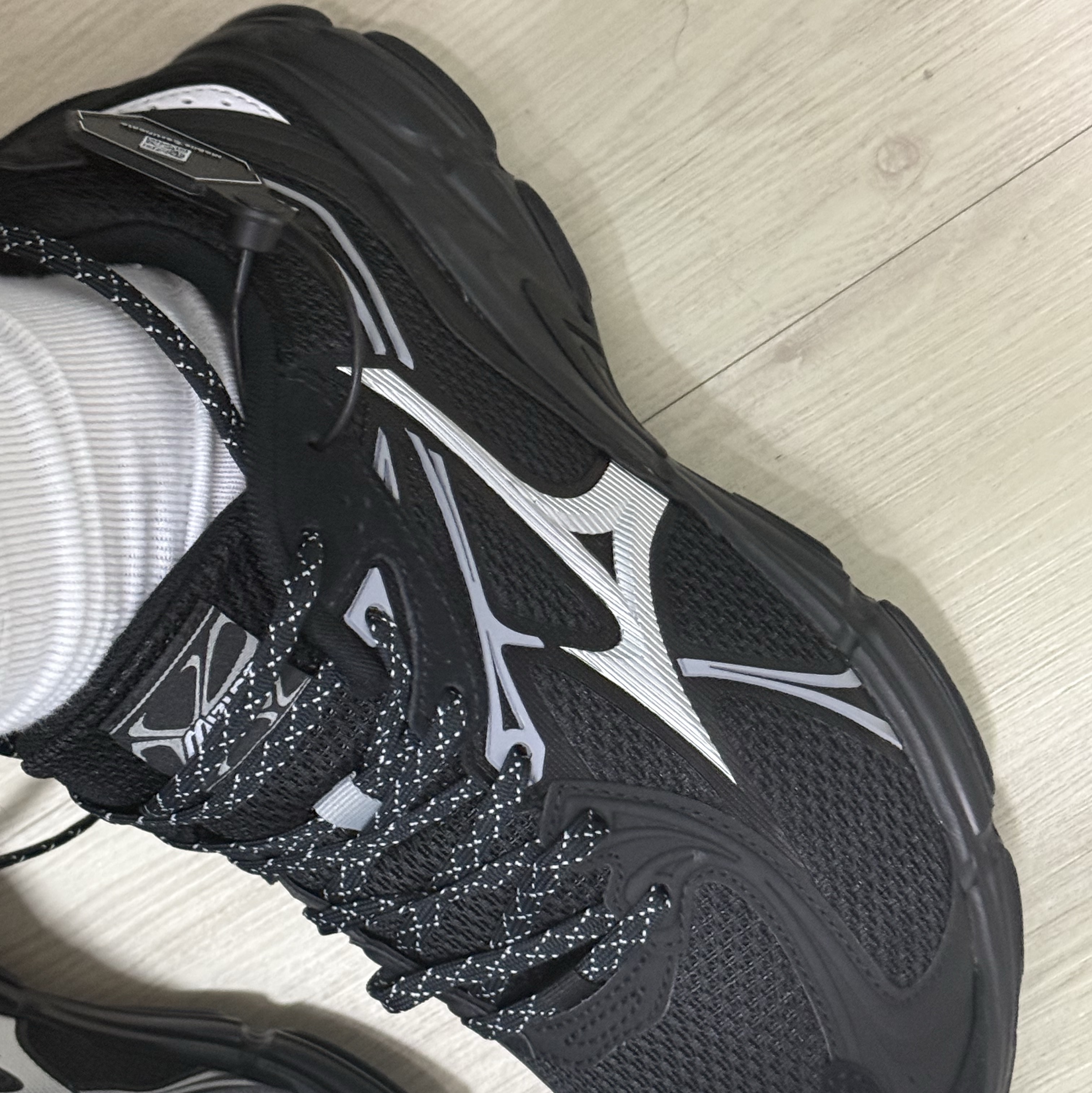 Mizuno Speed 10S Black White 착용 스타일
