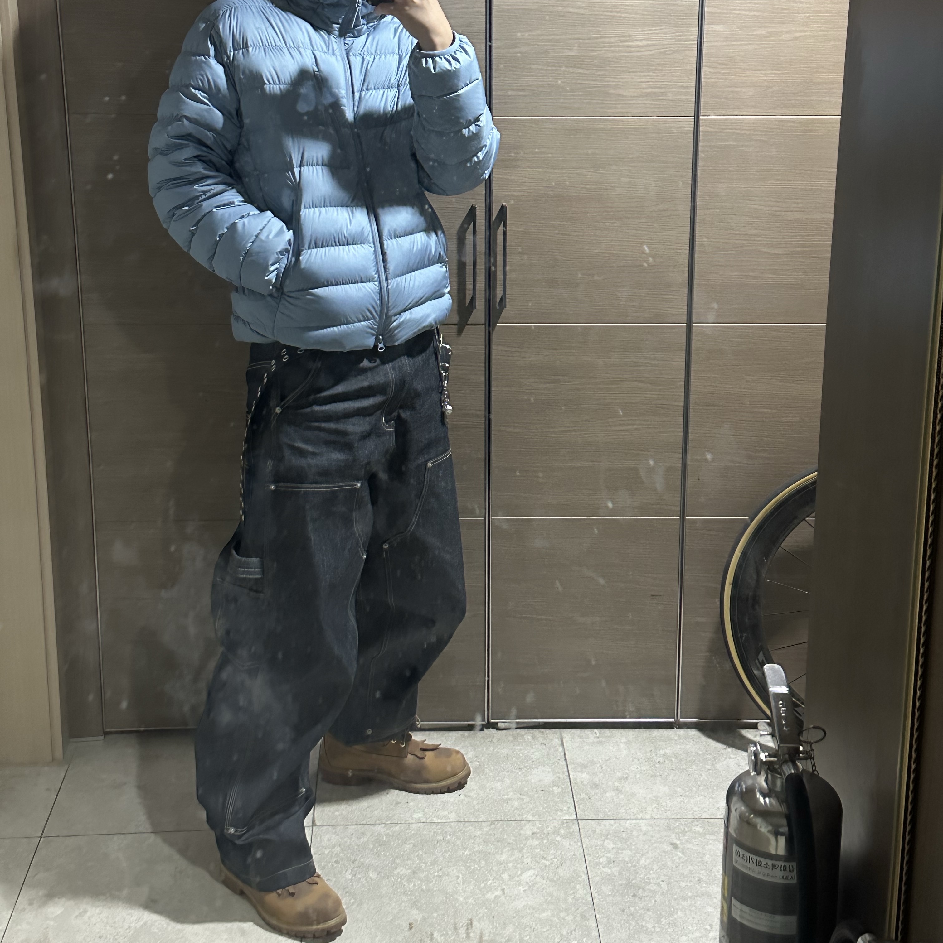 Musinsa Standard Iron Light Down Jacket Light Blue, GRAILZ x KOIN SEOUL Carpenter Raw Denim Pants Indigo 착용 스타일