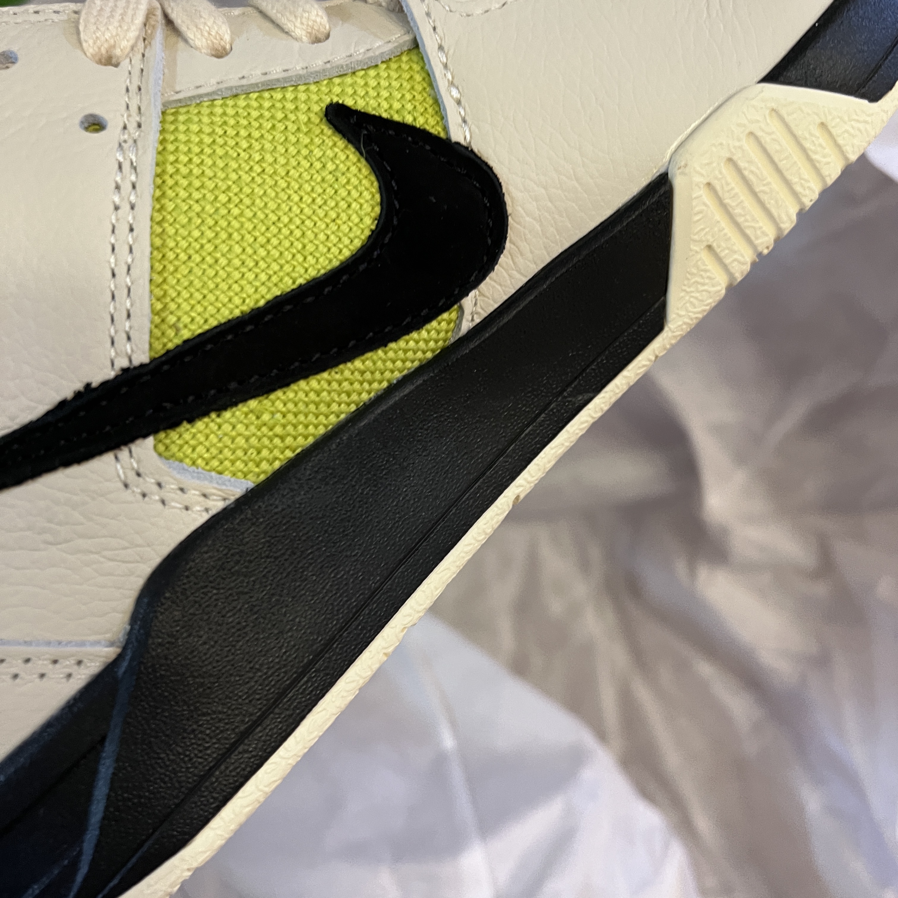 Jordan x Travis Scott Jumpman Jack TR Bright Cactus 착용 스타일