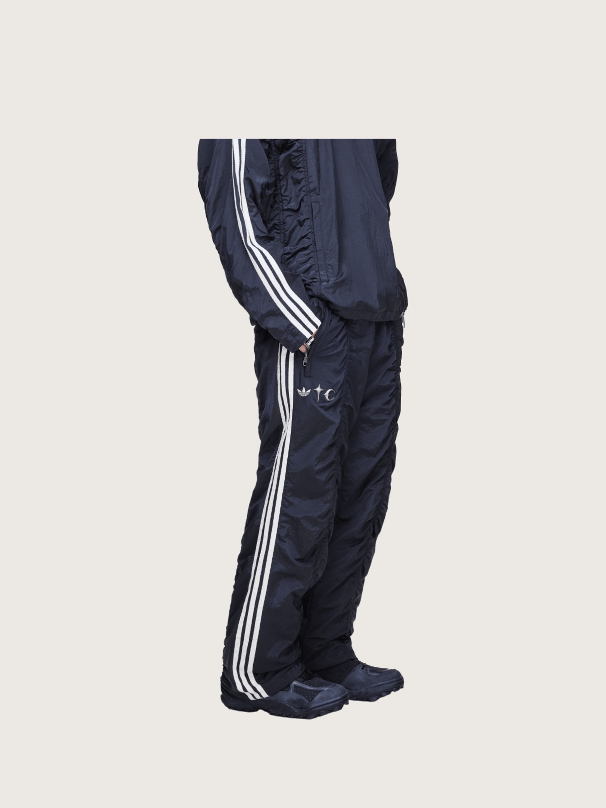 Adidas x Thug Club Woven Trackpants Black Silver Metallic - KR Sizing 착용 스타일 - 2