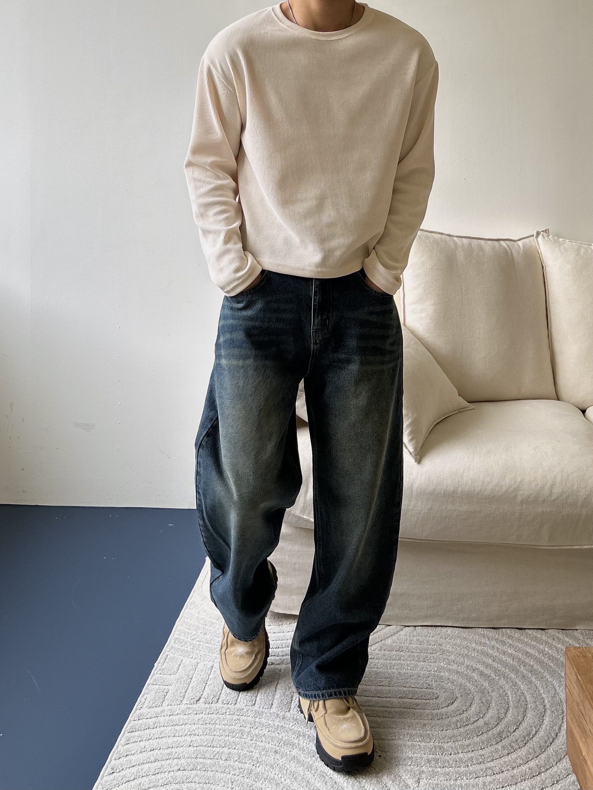 [KREAM 단독] Millo Archive X Negative Three Crescendo Desert Boots Beige 착용 스타일 - 1