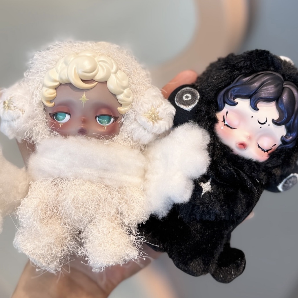 Pop Mart Skullpanda You Found Me ! Series Plush Doll Pendant Sandman (Opened Case), Pop Mart Skullpanda You Found Me ! Series Plush Doll Pendant Darkness (Opened Case) 착용 스타일