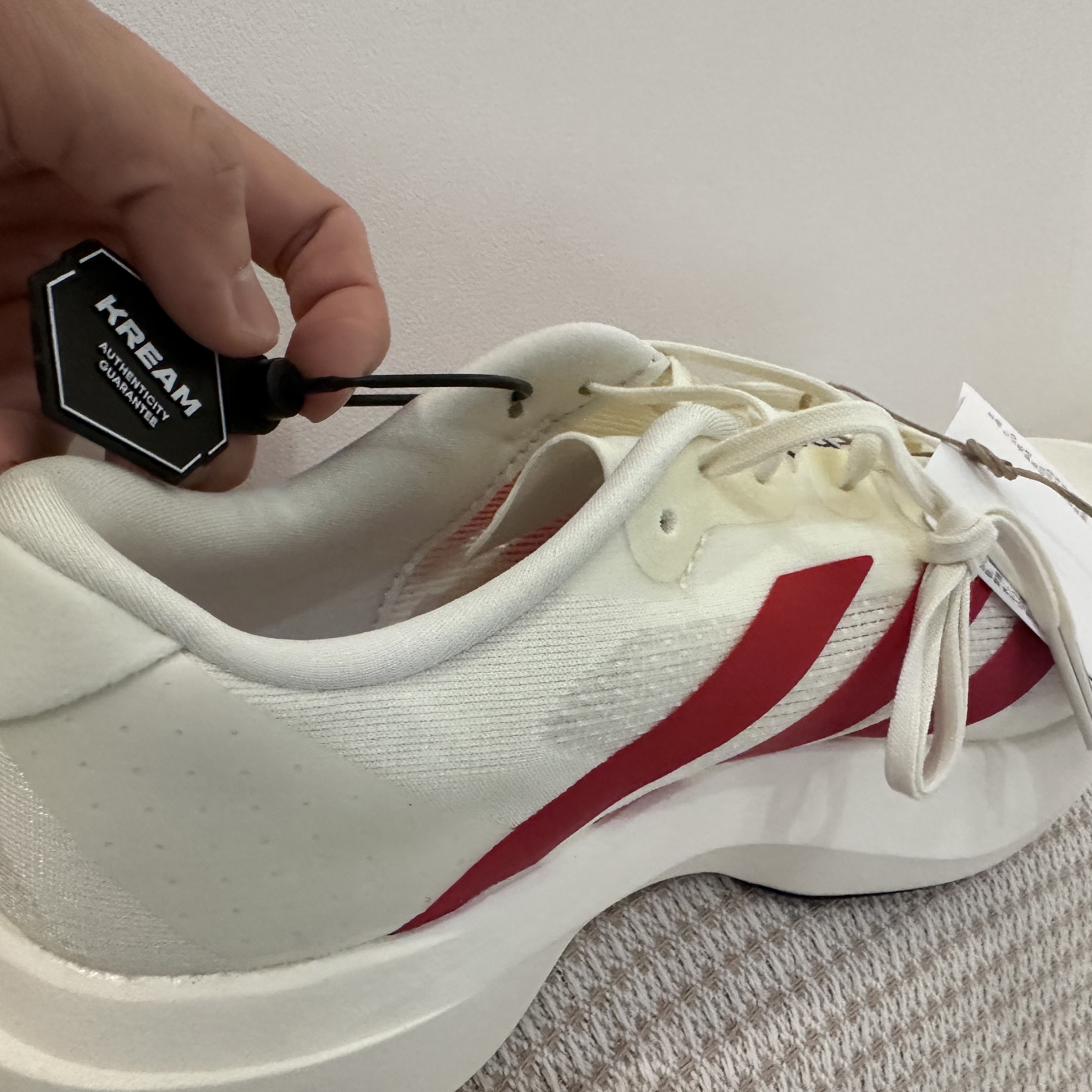 Adidas Adizero EVO SL Off White Better Scarlet 착용 스타일 - 4