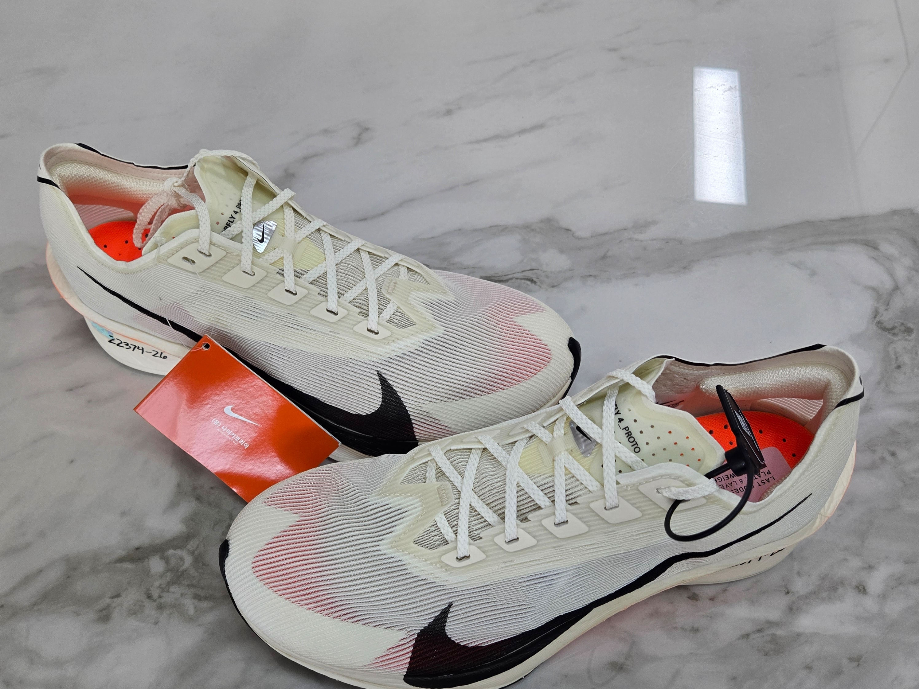 Nike ZoomX Vaporfly Next% 4 Proto Sail Total Orange 착용 스타일 - 1