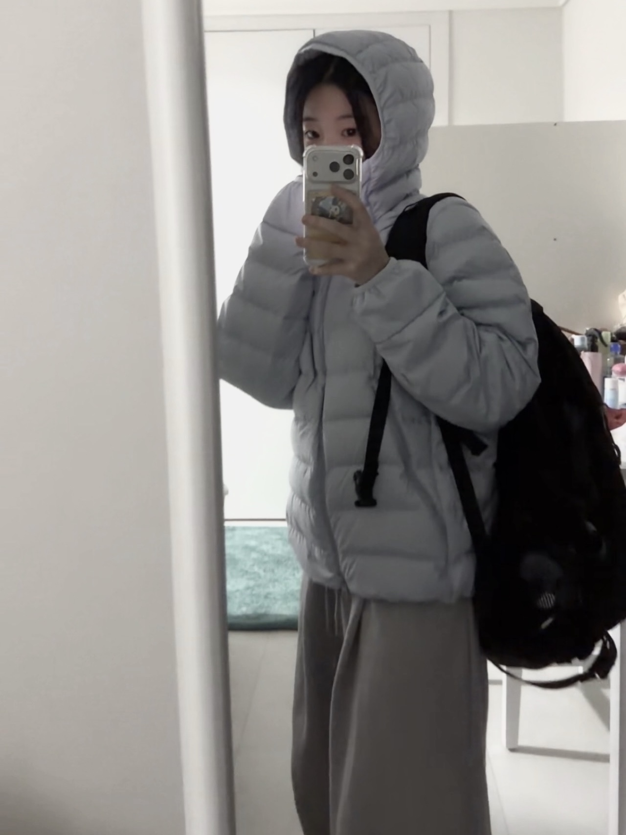 Musinsa Standard City Leisure Hooded Light Down Jacket Cloudy Blue, Apple iPhone 17 Pro 256GB Silver 착용 스타일 - 1