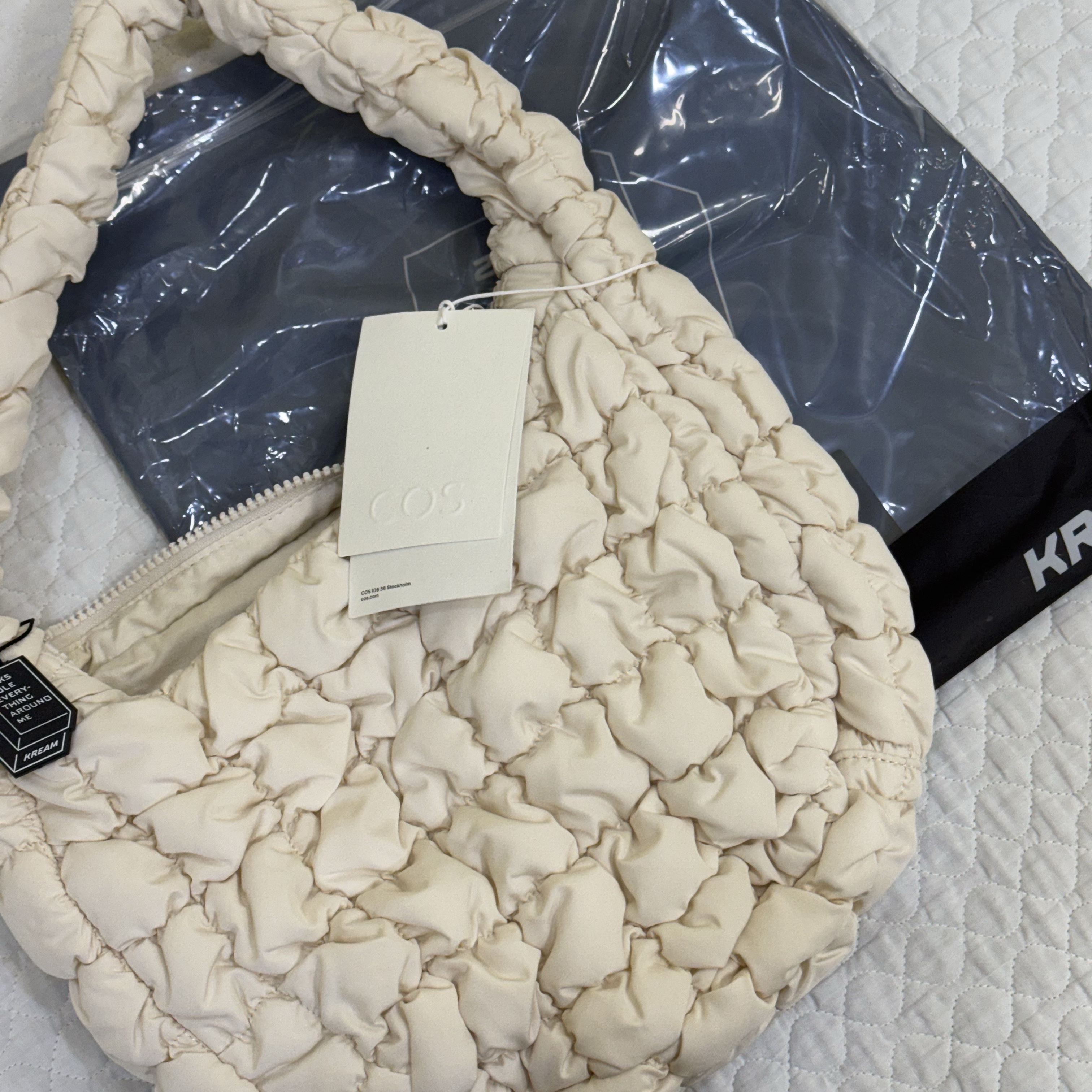 COS Quilted Mini Bag Cream 착용 스타일